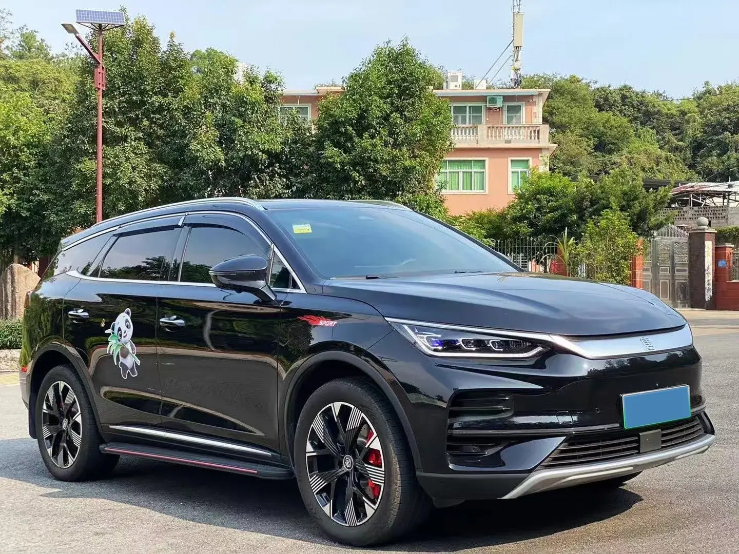 2024 BYD TANG thumbnail 3