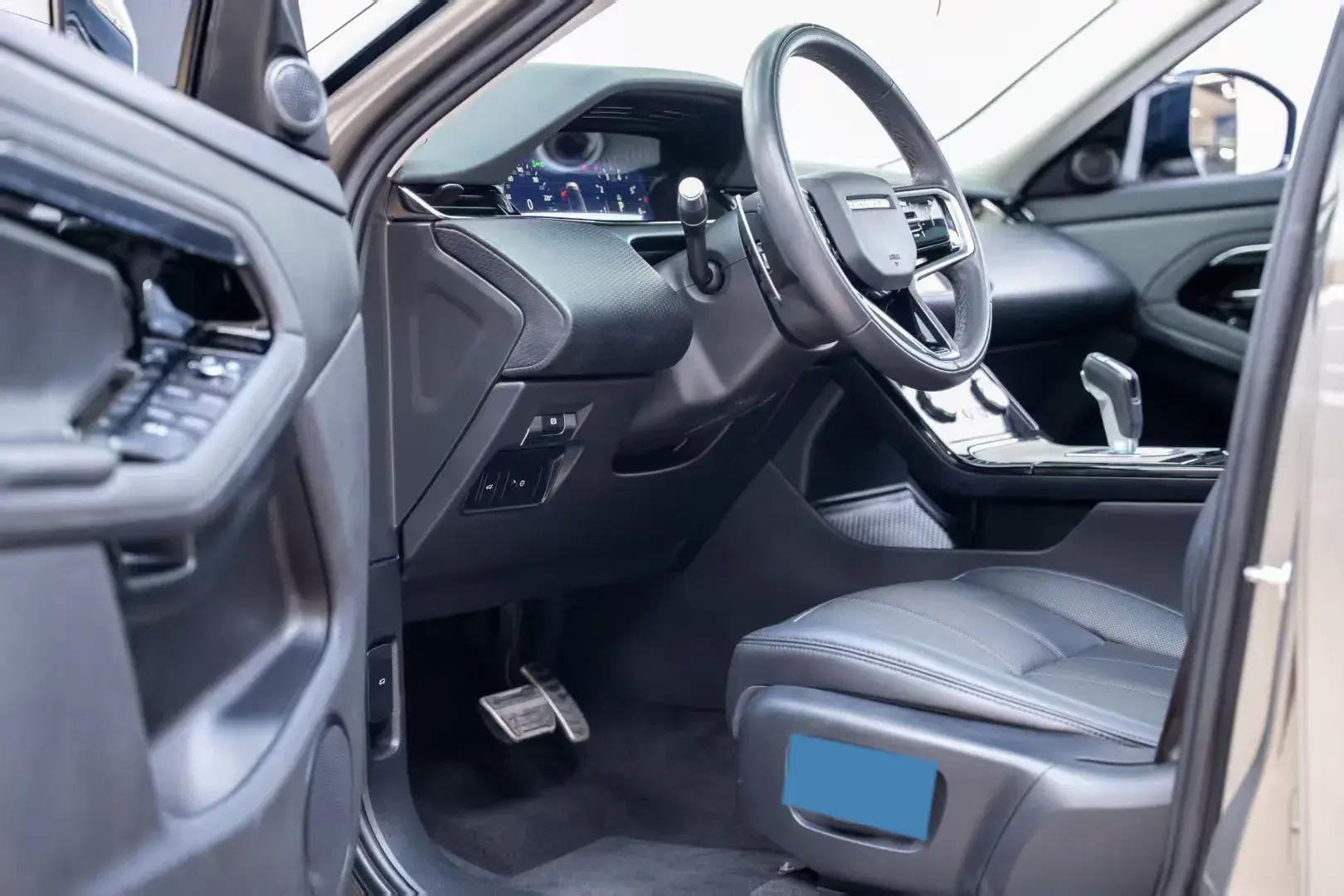 2021 LAND ROVER thumbnail 4