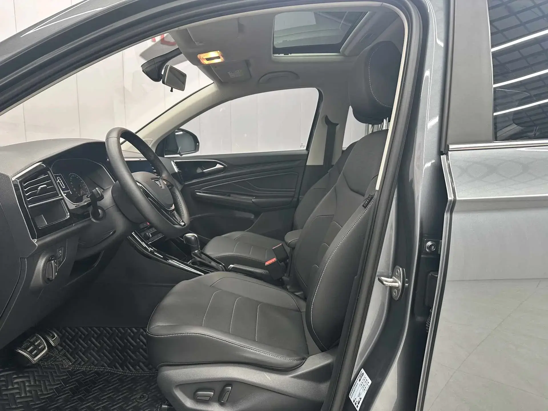 2021 JETTA VS5 thumbnail 4