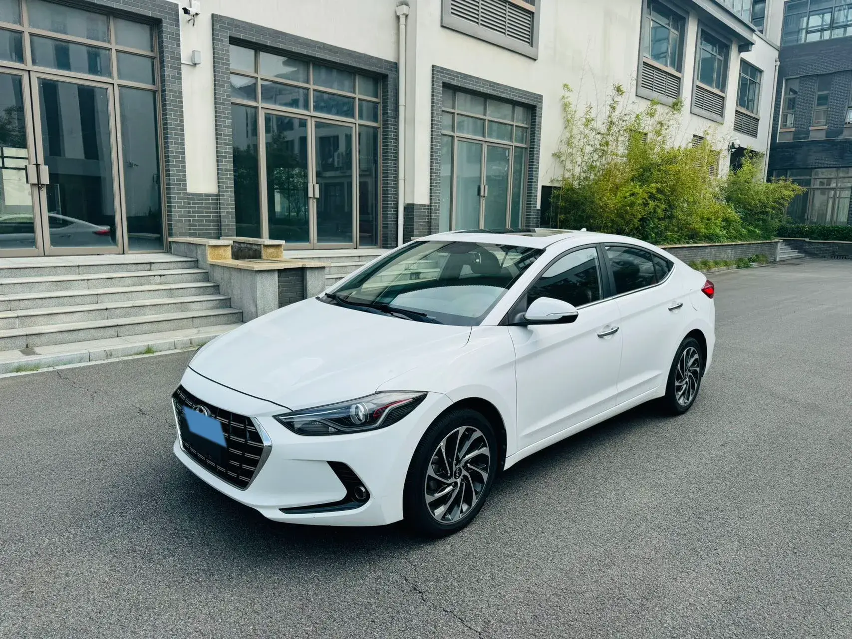 2019 HYUNDAI ELANTRA view 1
