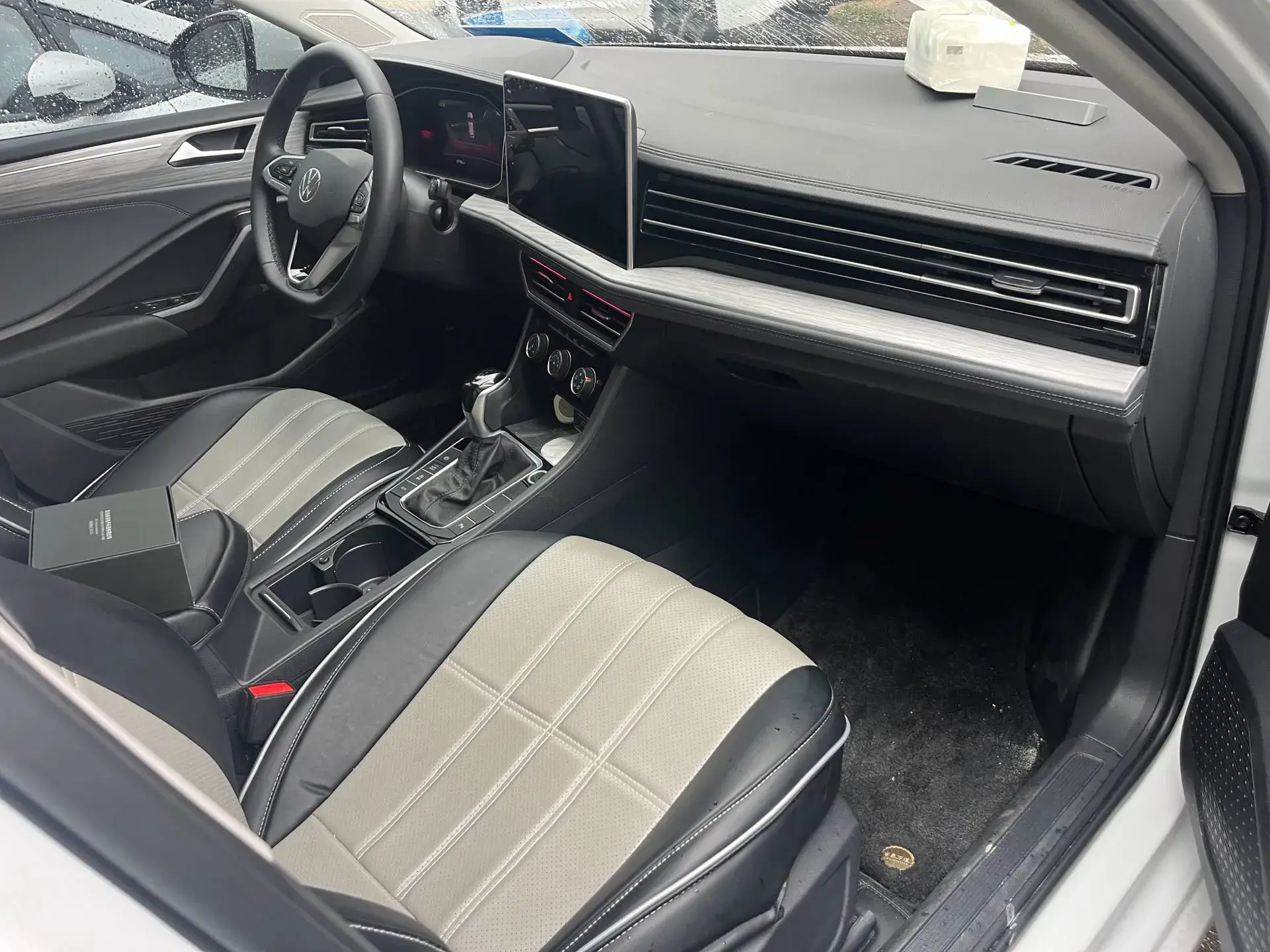 2023 VOLKSWAGEN SAGITAR thumbnail 3