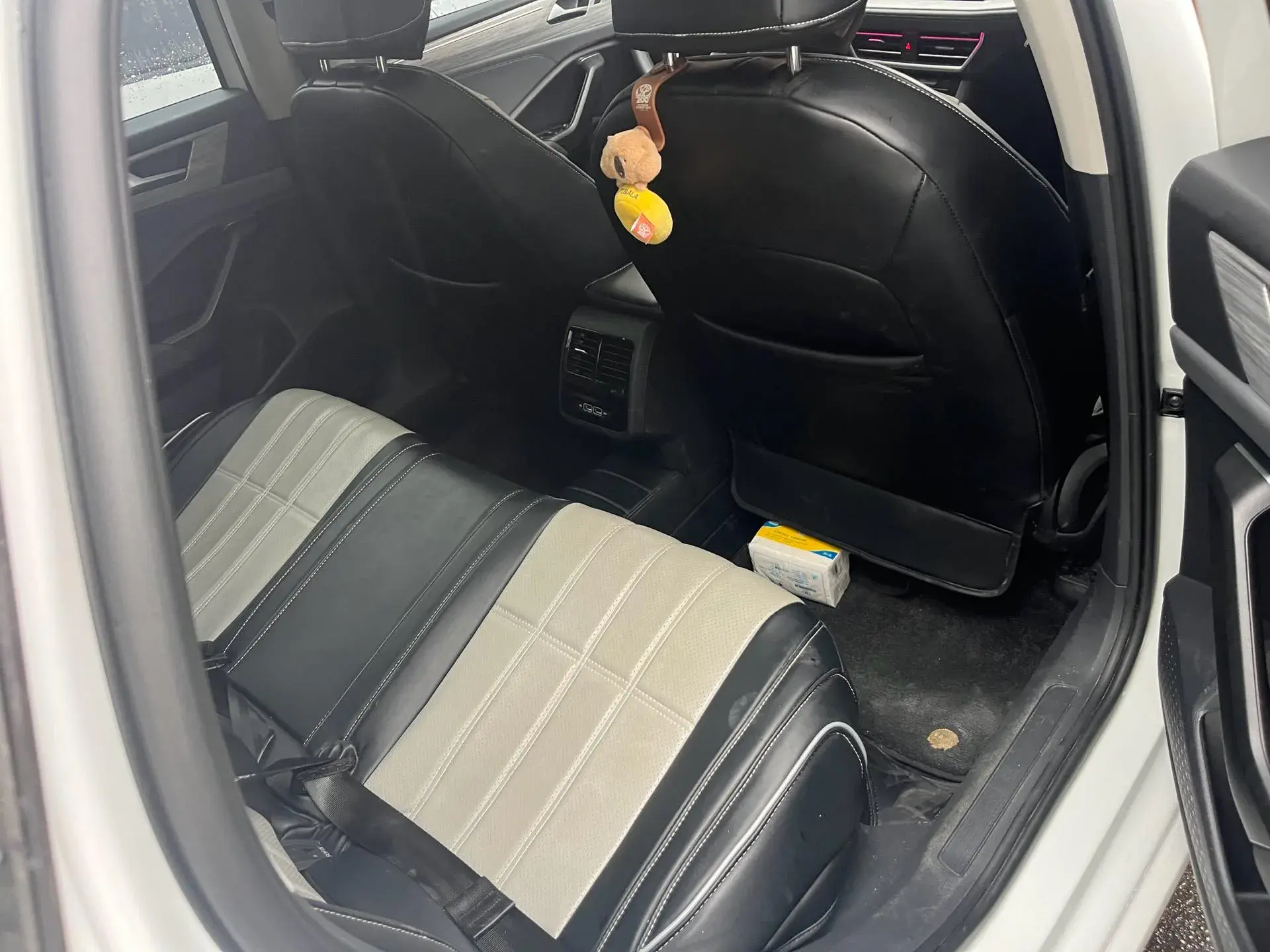 2023 VOLKSWAGEN SAGITAR thumbnail 4