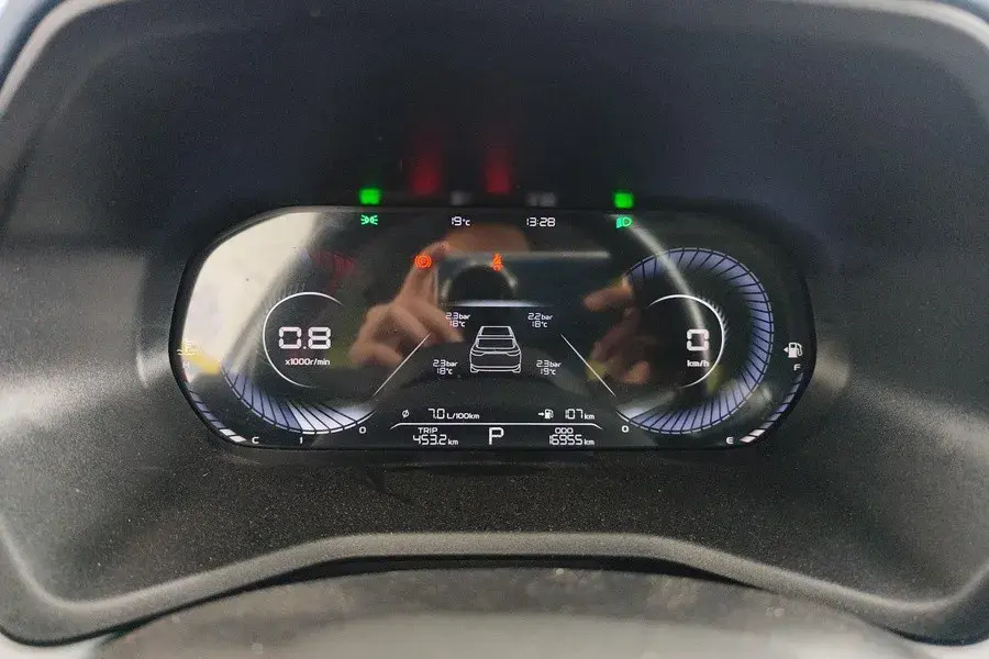 2022 GEELY EMGRAND thumbnail 4