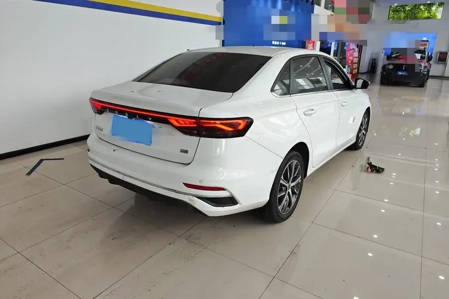 2022 GEELY EMGRAND thumbnail 2