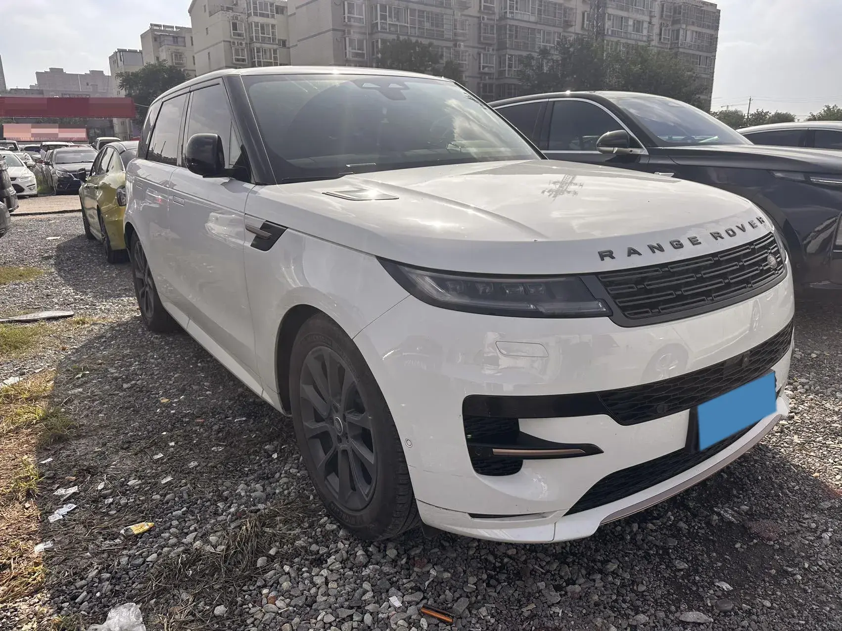 2024 LAND ROVER thumbnail 3