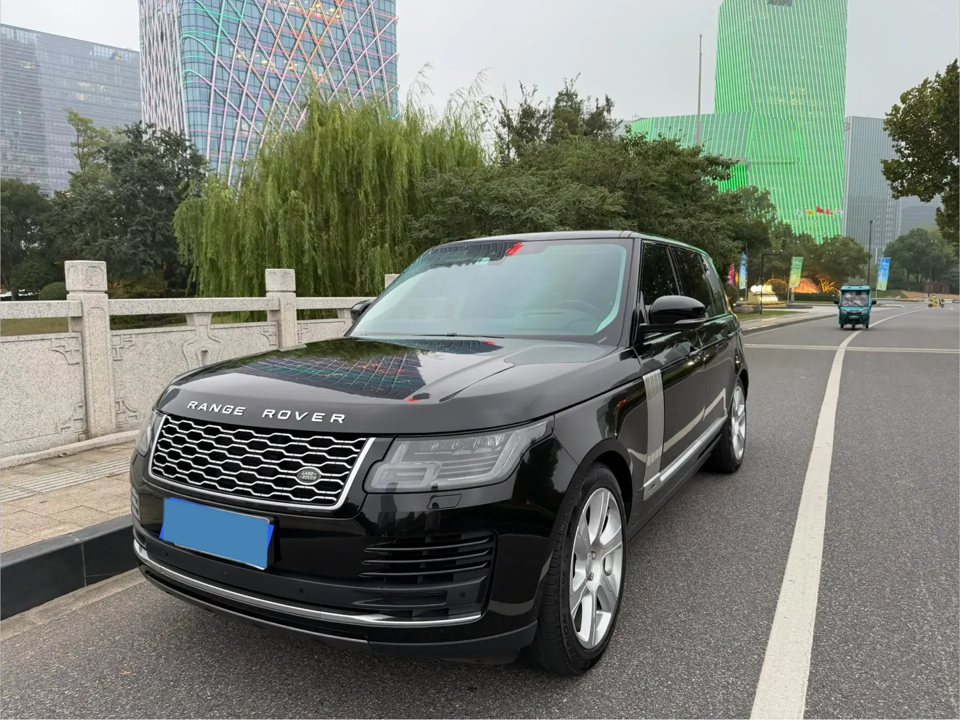 2020 LAND ROVER view 1