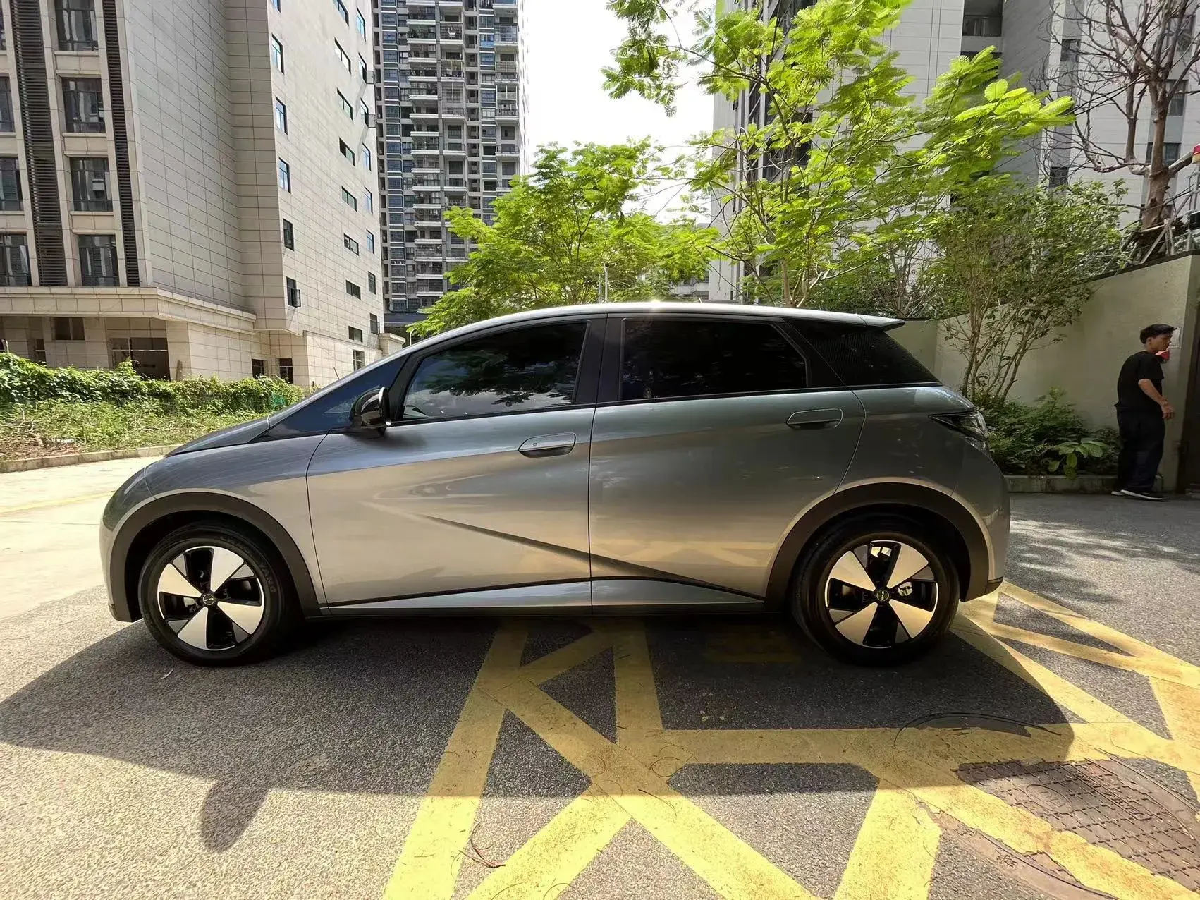 2023 BYD DOLPHIN thumbnail 3