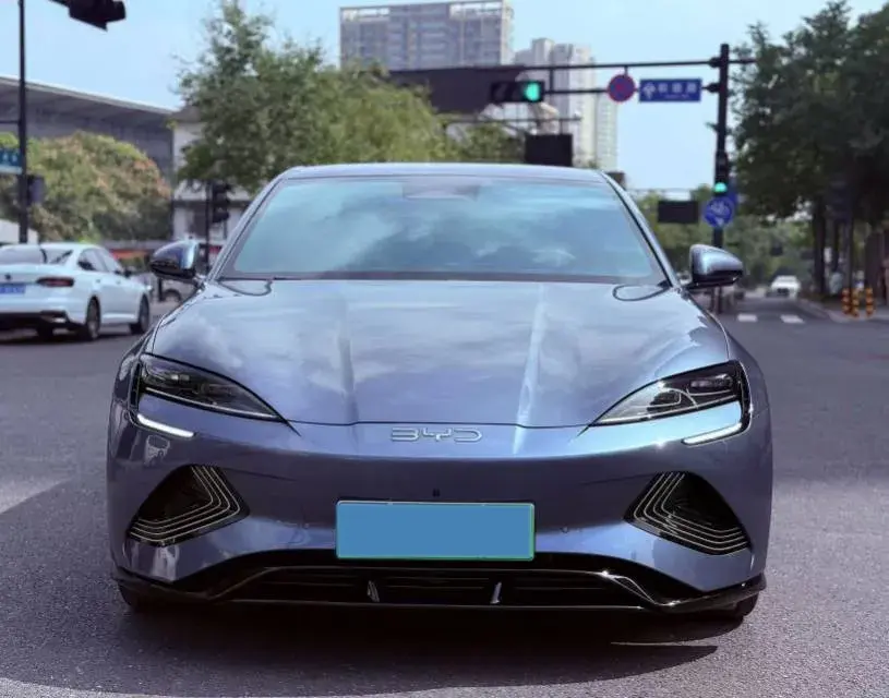 2025 BYD SEAL thumbnail 2