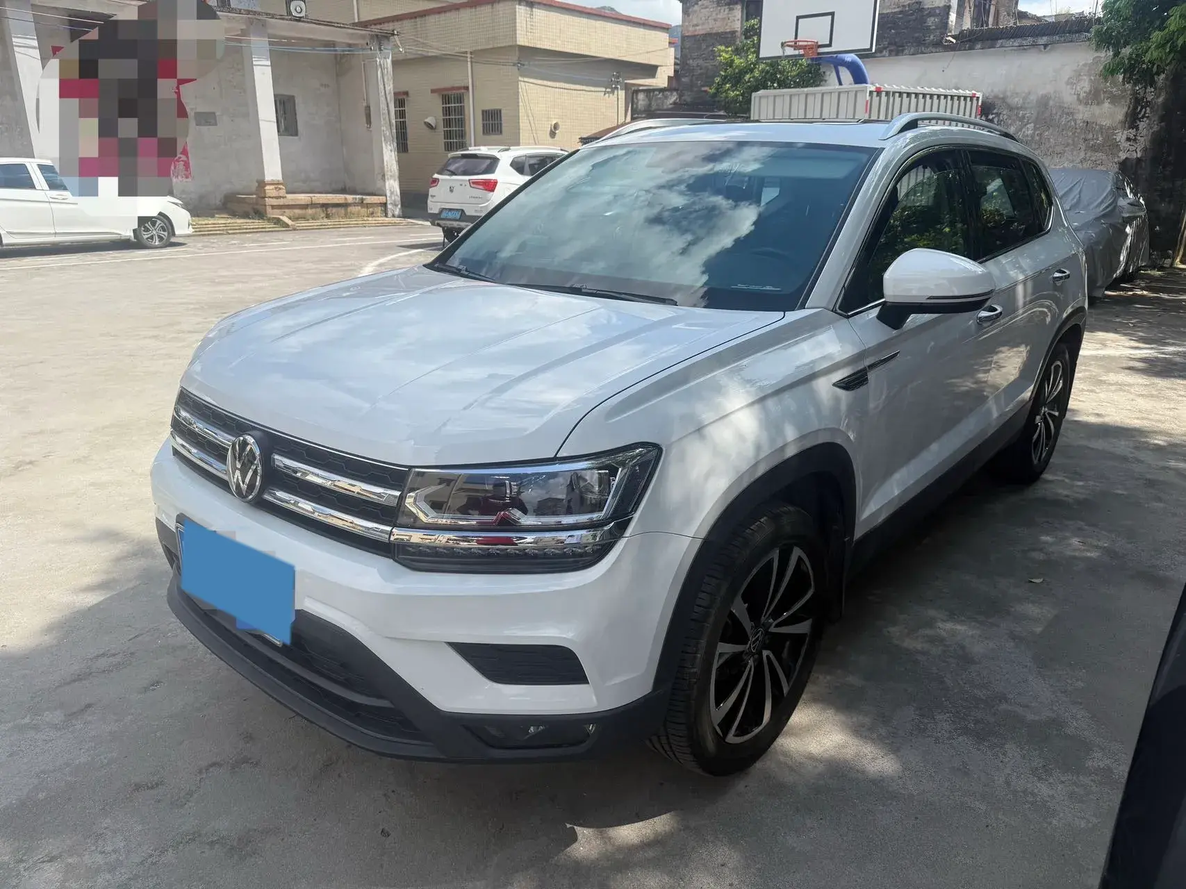 2021 VOLKSWAGEN THARU view 1