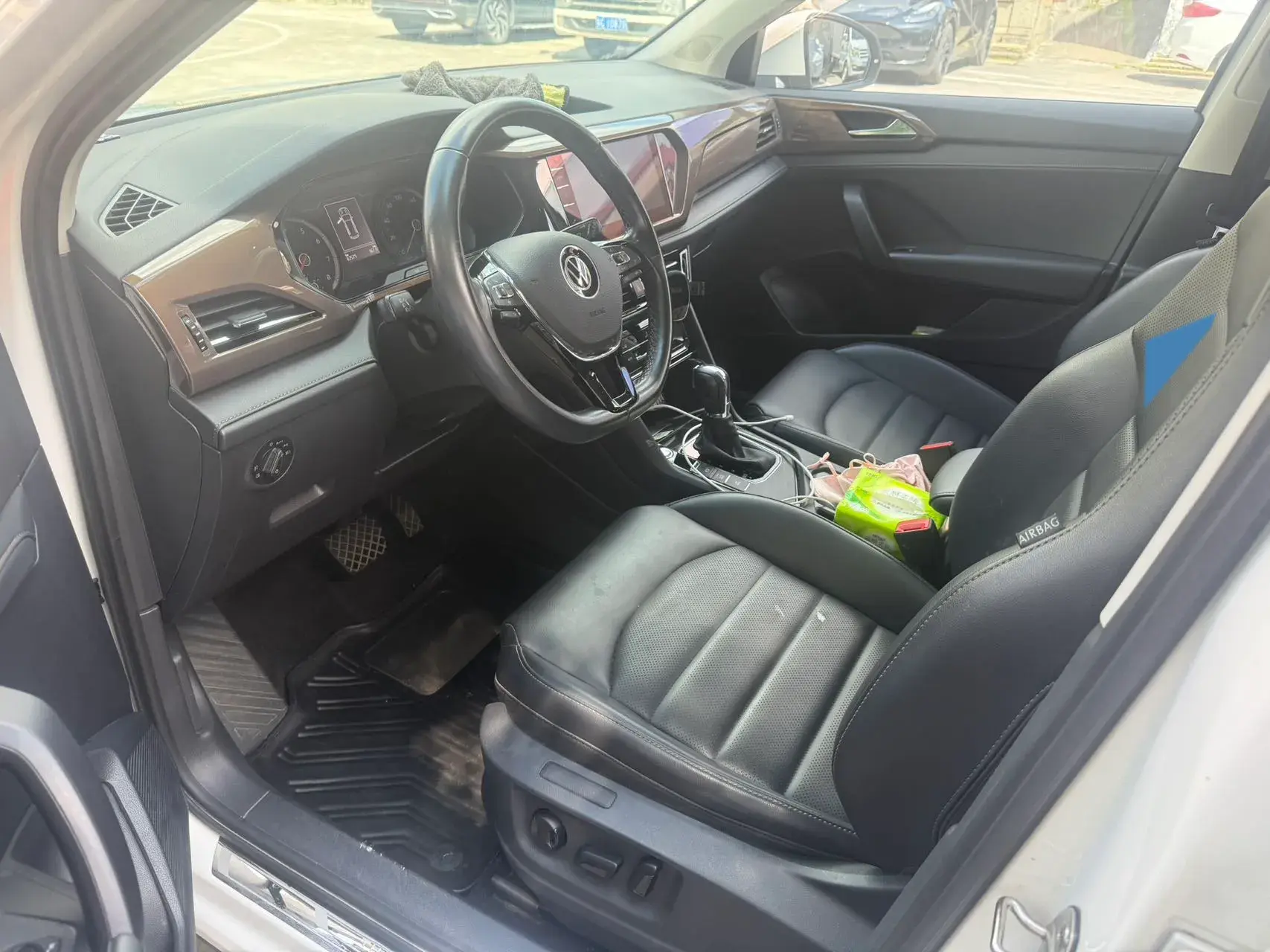 2021 VOLKSWAGEN THARU thumbnail 4