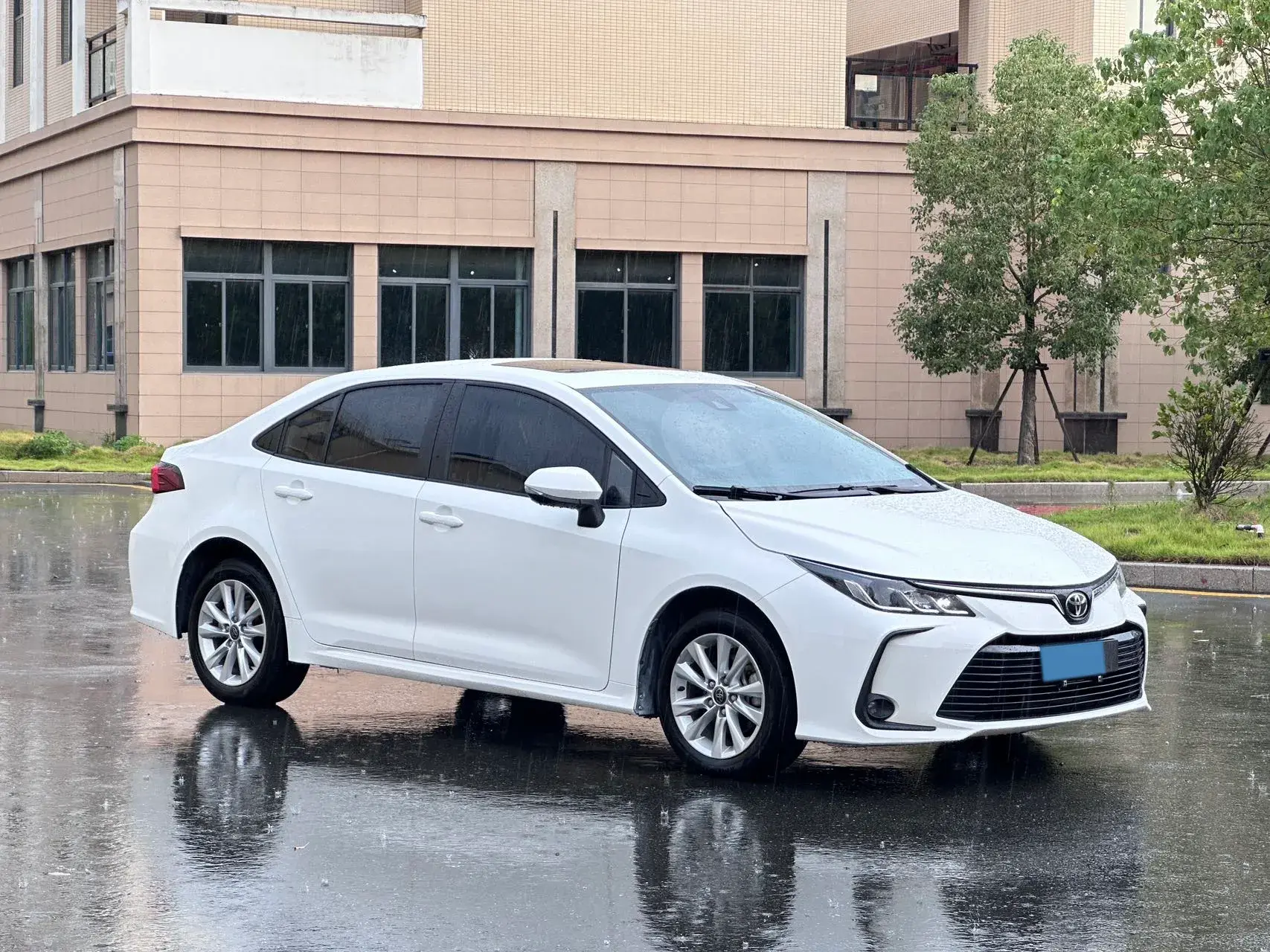 2023 TOYOTA COROLLA thumbnail 3