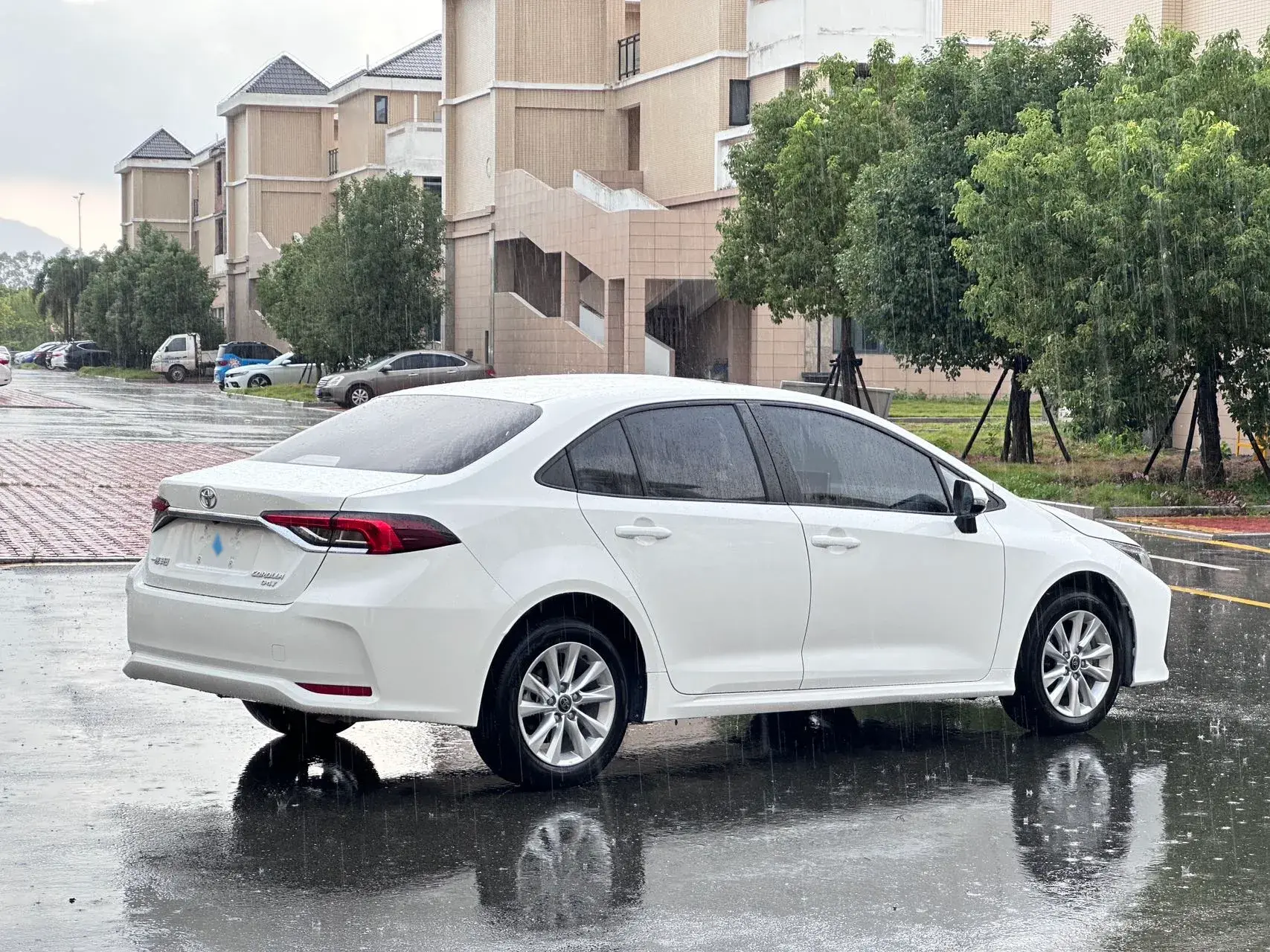 2023 TOYOTA COROLLA thumbnail 4