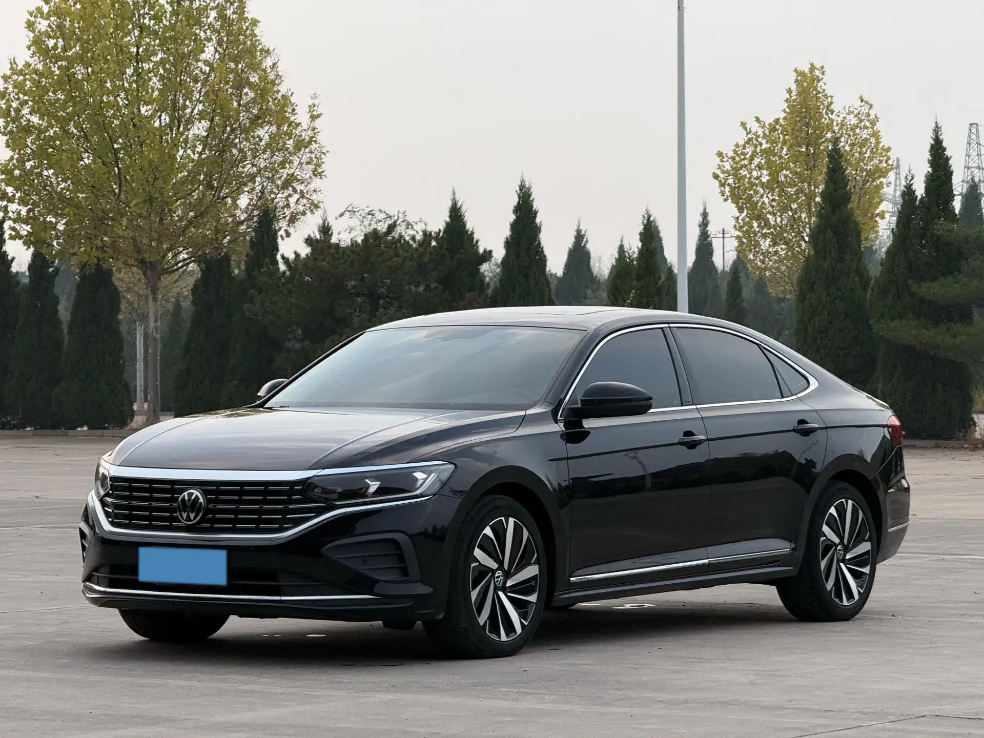 2025 VOLKSWAGEN PASSAT view 1