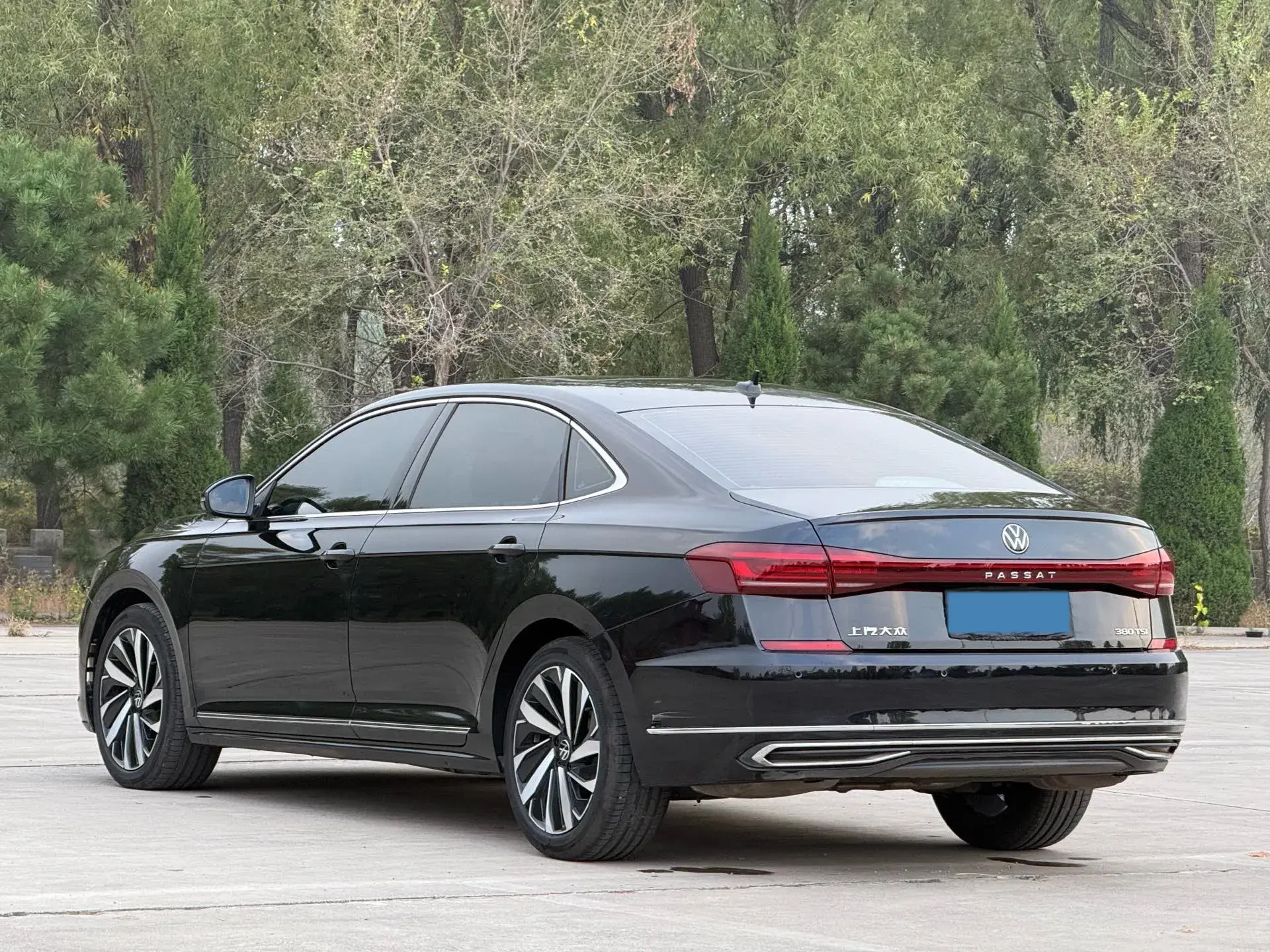 2025 VOLKSWAGEN PASSAT thumbnail 4