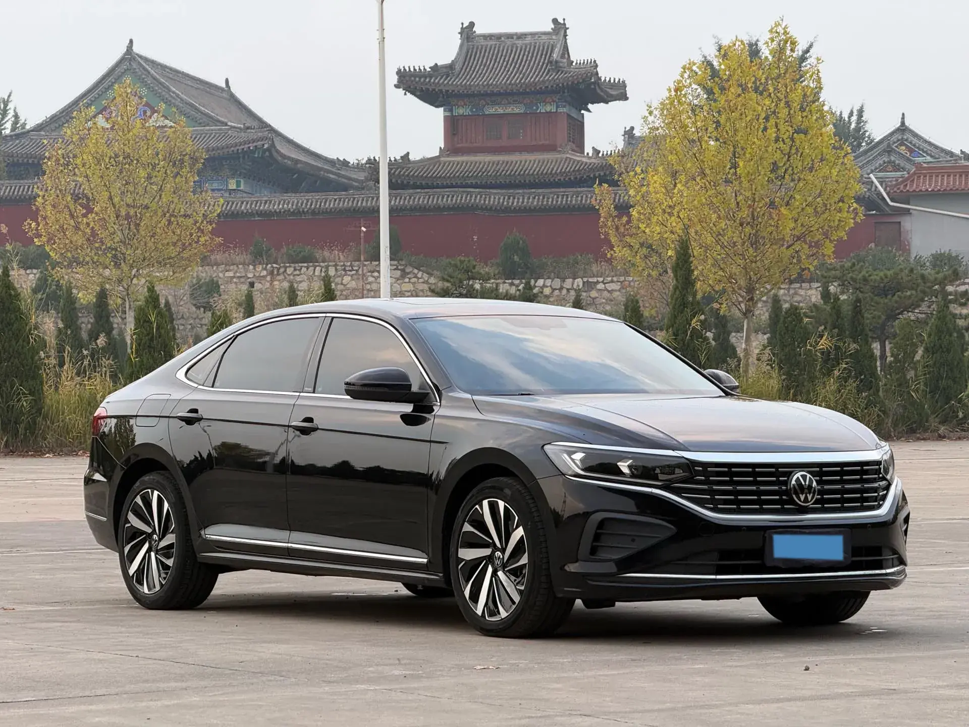 2025 VOLKSWAGEN PASSAT thumbnail 3