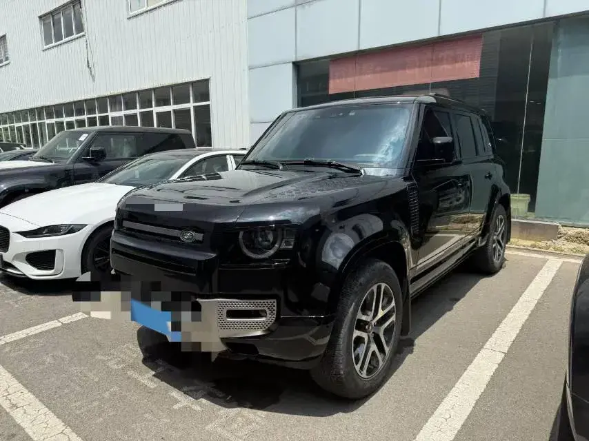 2023 LAND ROVER view 1