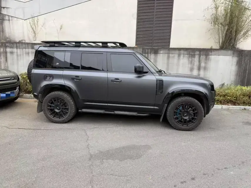 2023 LAND ROVER thumbnail 4