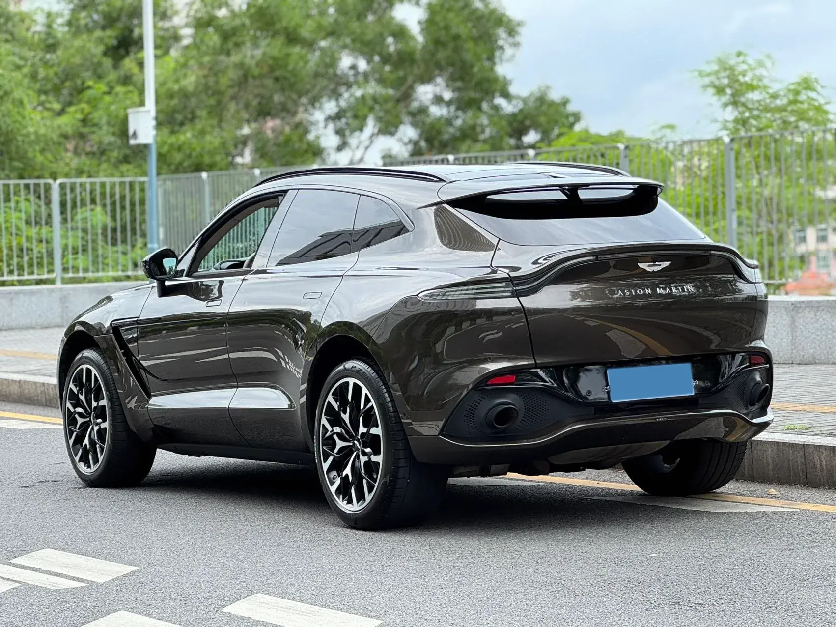 2021 ASTON MARTIN thumbnail 2