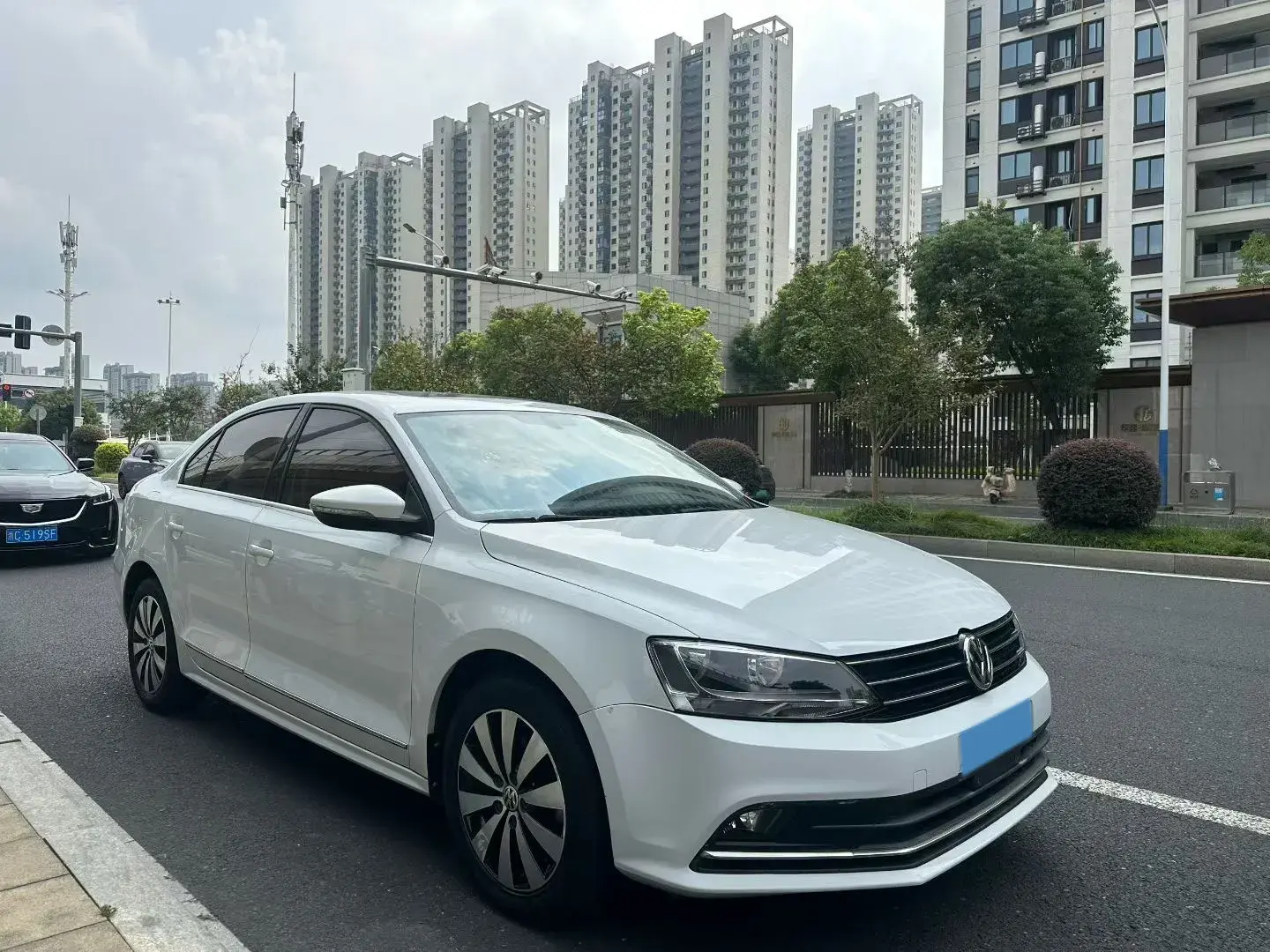 2018 VOLKSWAGEN SAGITAR thumbnail 3