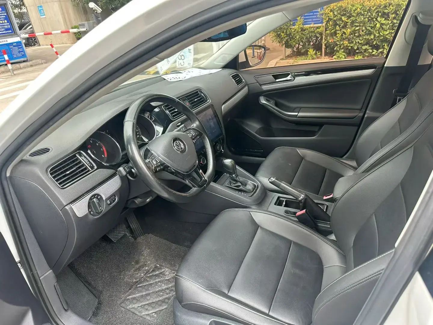 2018 VOLKSWAGEN SAGITAR thumbnail 4