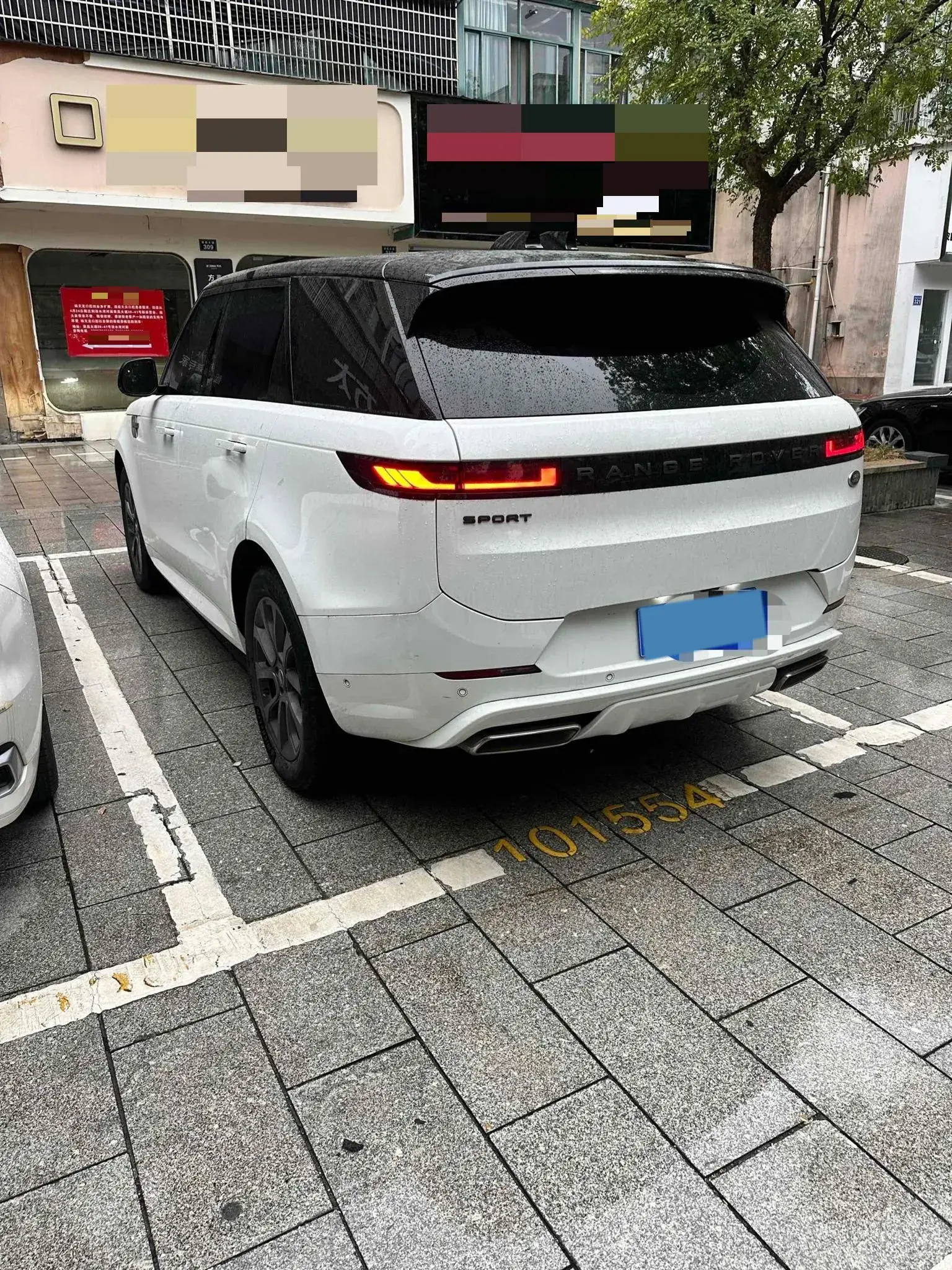 2023 LAND ROVER thumbnail 4