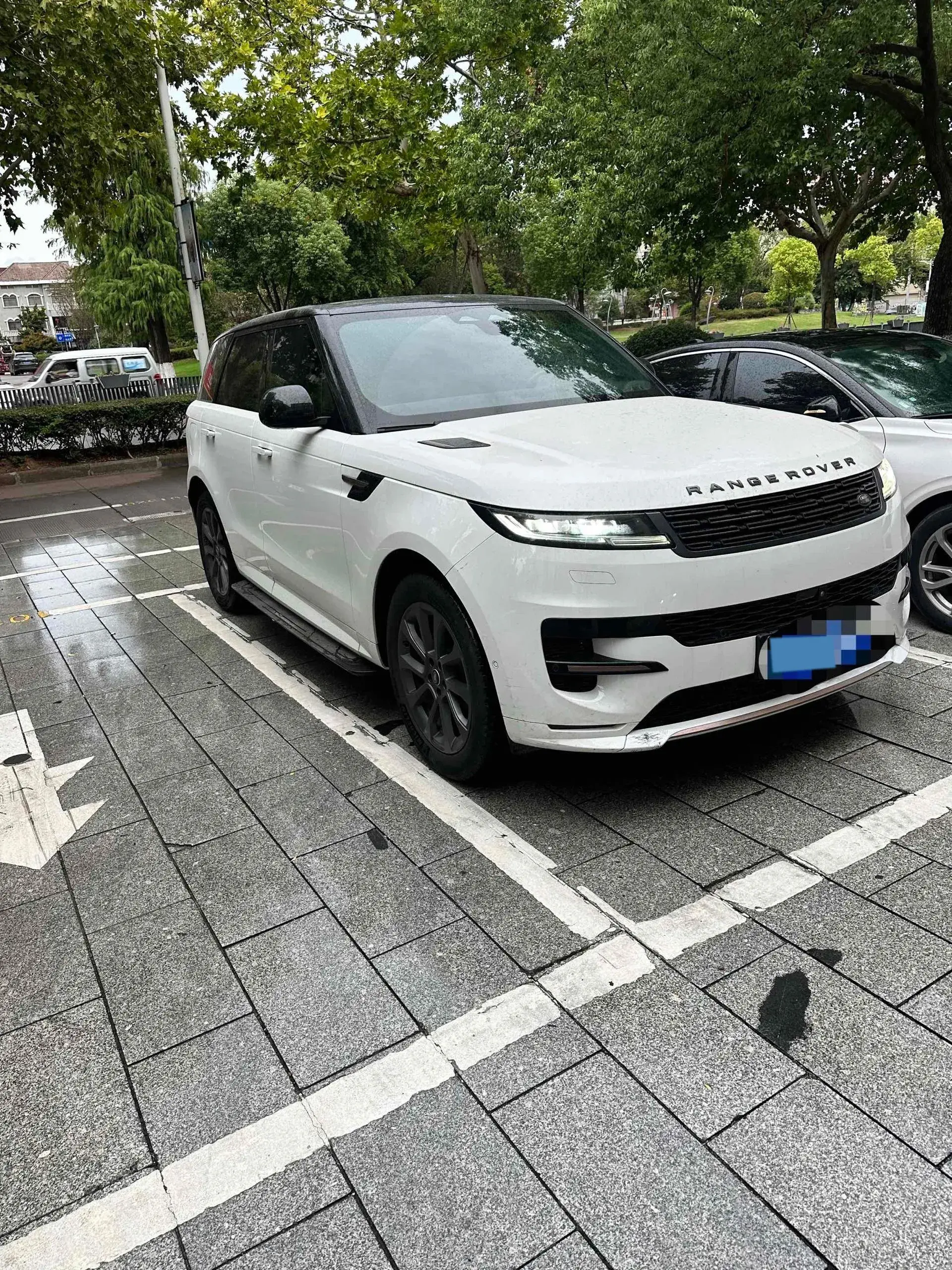 2023 LAND ROVER thumbnail 2