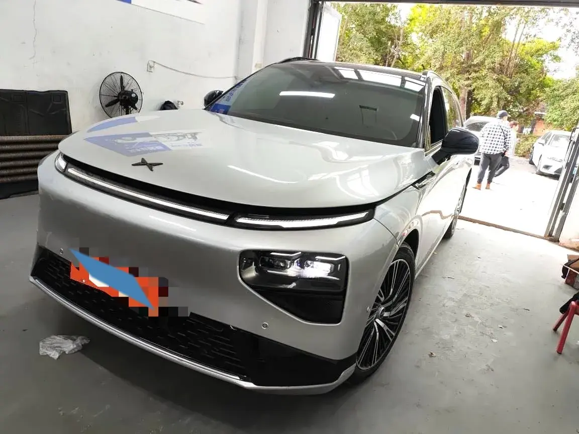 2022 XPENG G9 view 1