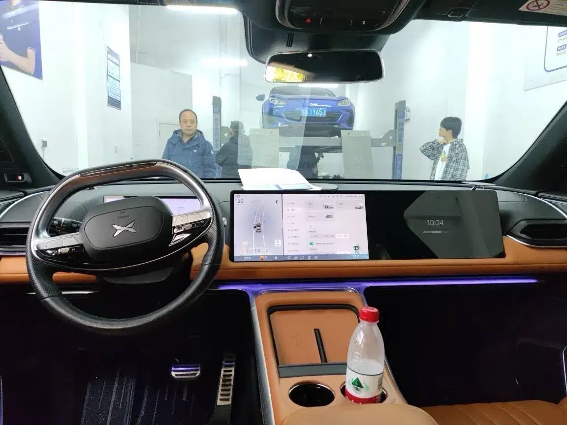 2022 XPENG G9 thumbnail 4