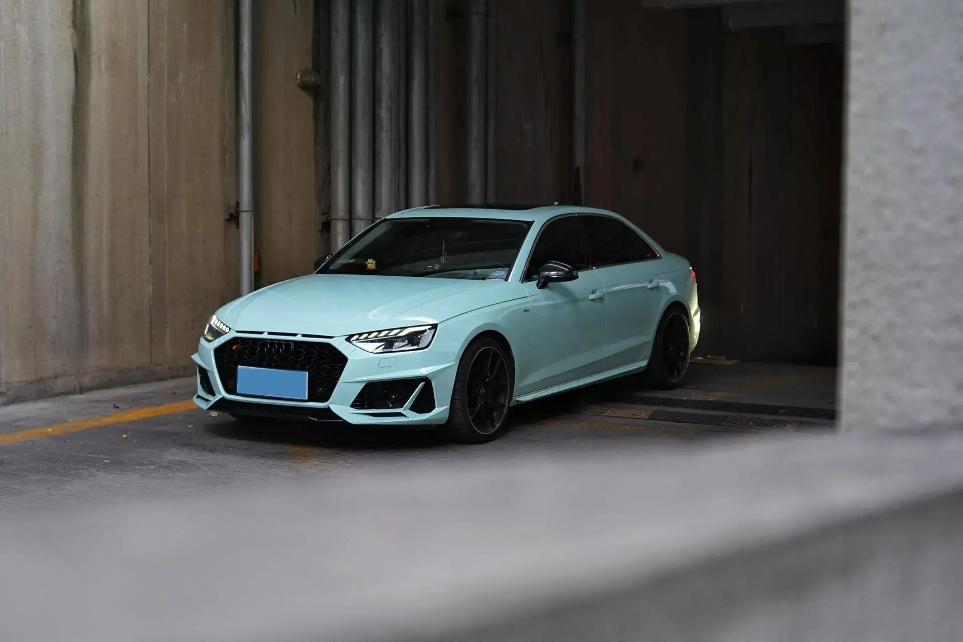 2020 AUDI A4L thumbnail 3