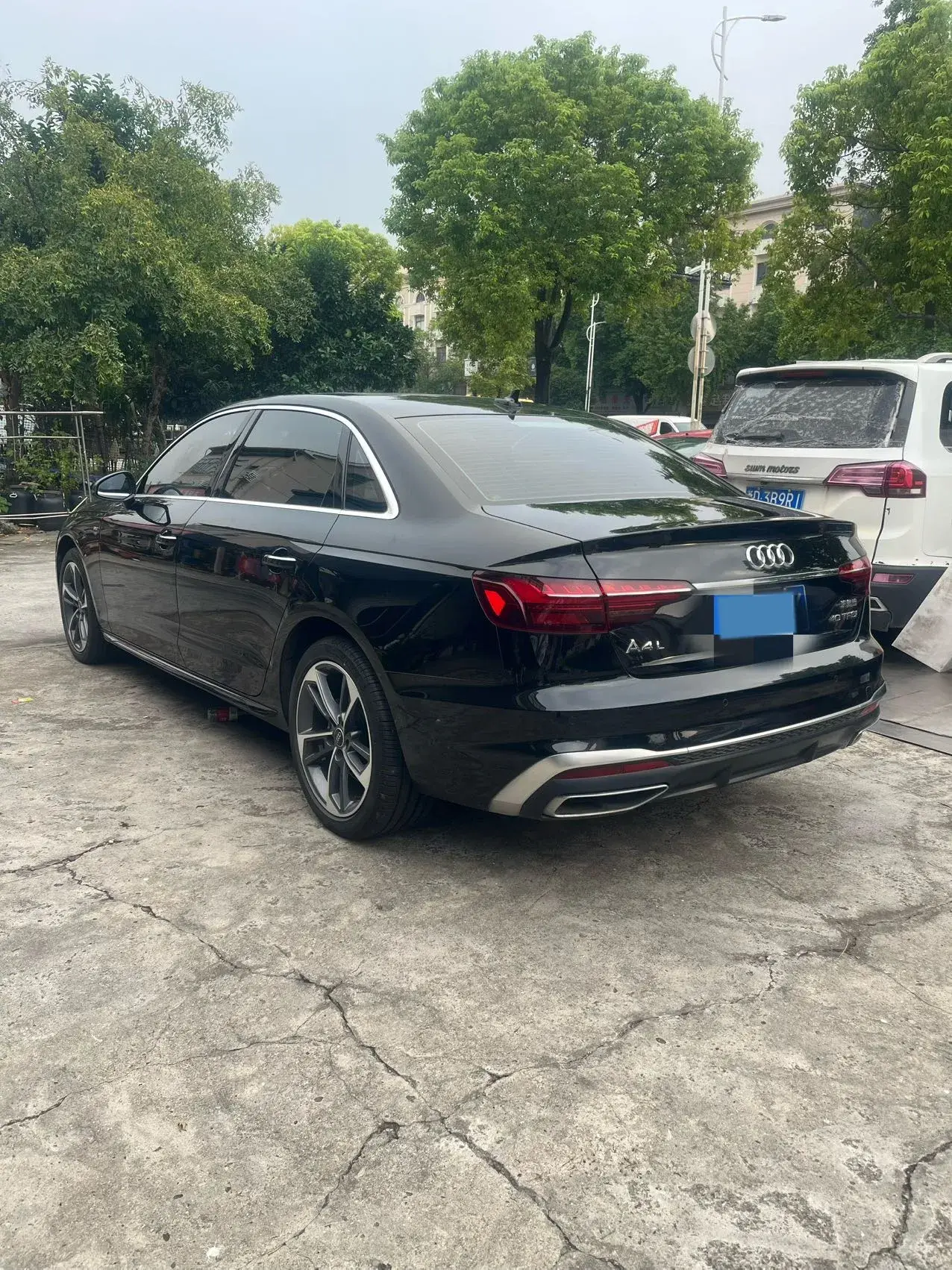 2023 AUDI A4L thumbnail 2