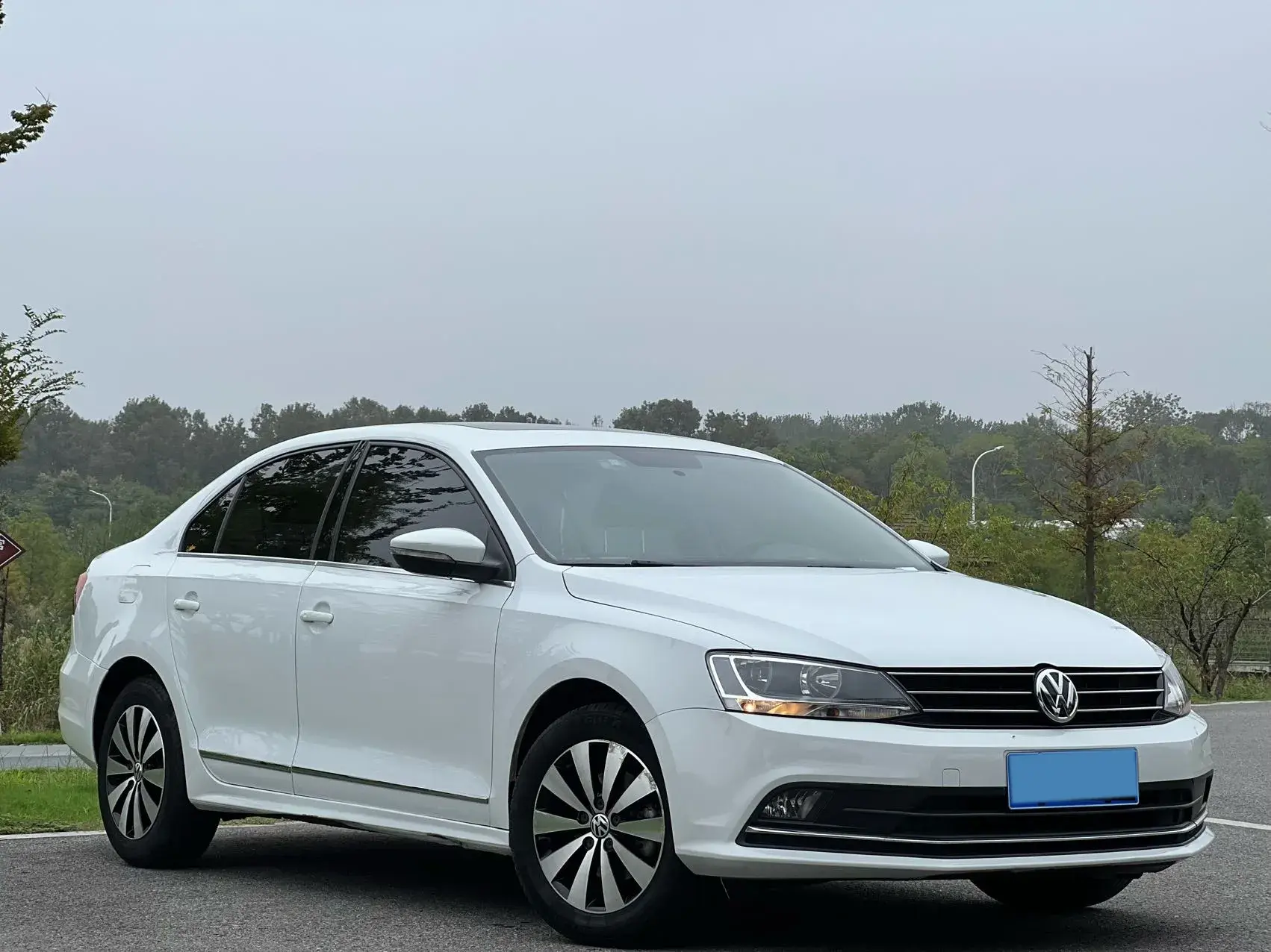 2018 VOLKSWAGEN SAGITAR thumbnail 3