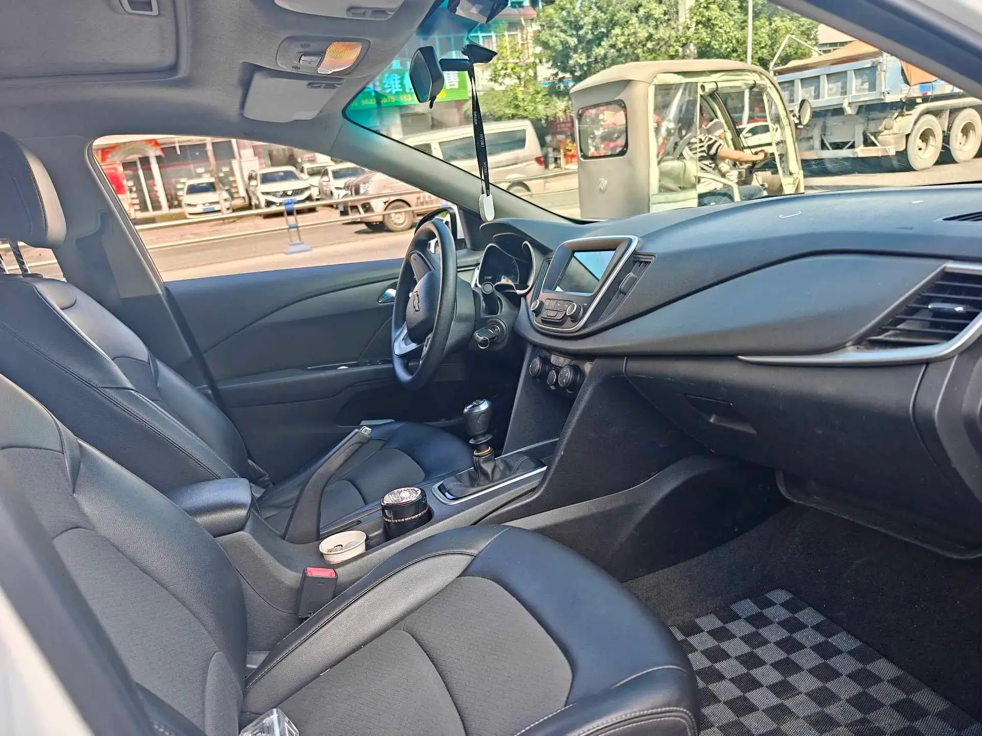 2019 CHEVROLET CAVALIER thumbnail 3