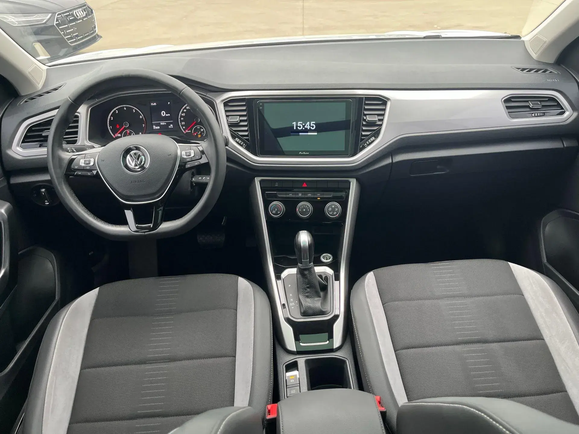 2020 VOLKSWAGEN T-ROC thumbnail 3