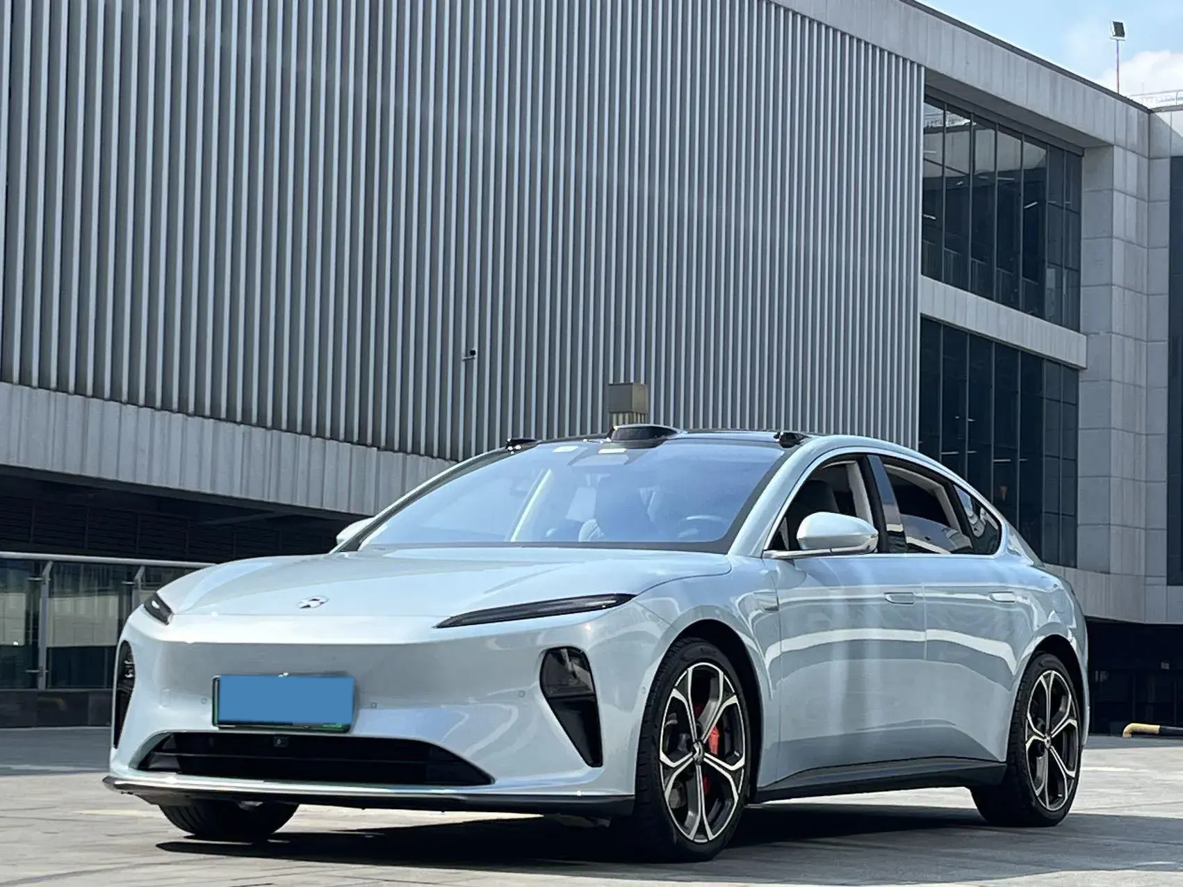 2022 NIO ET5 view 1
