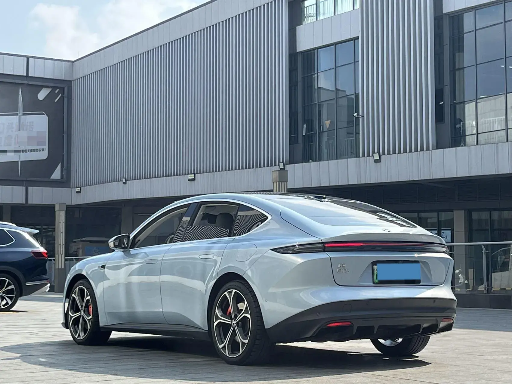 2022 NIO ET5 thumbnail 3