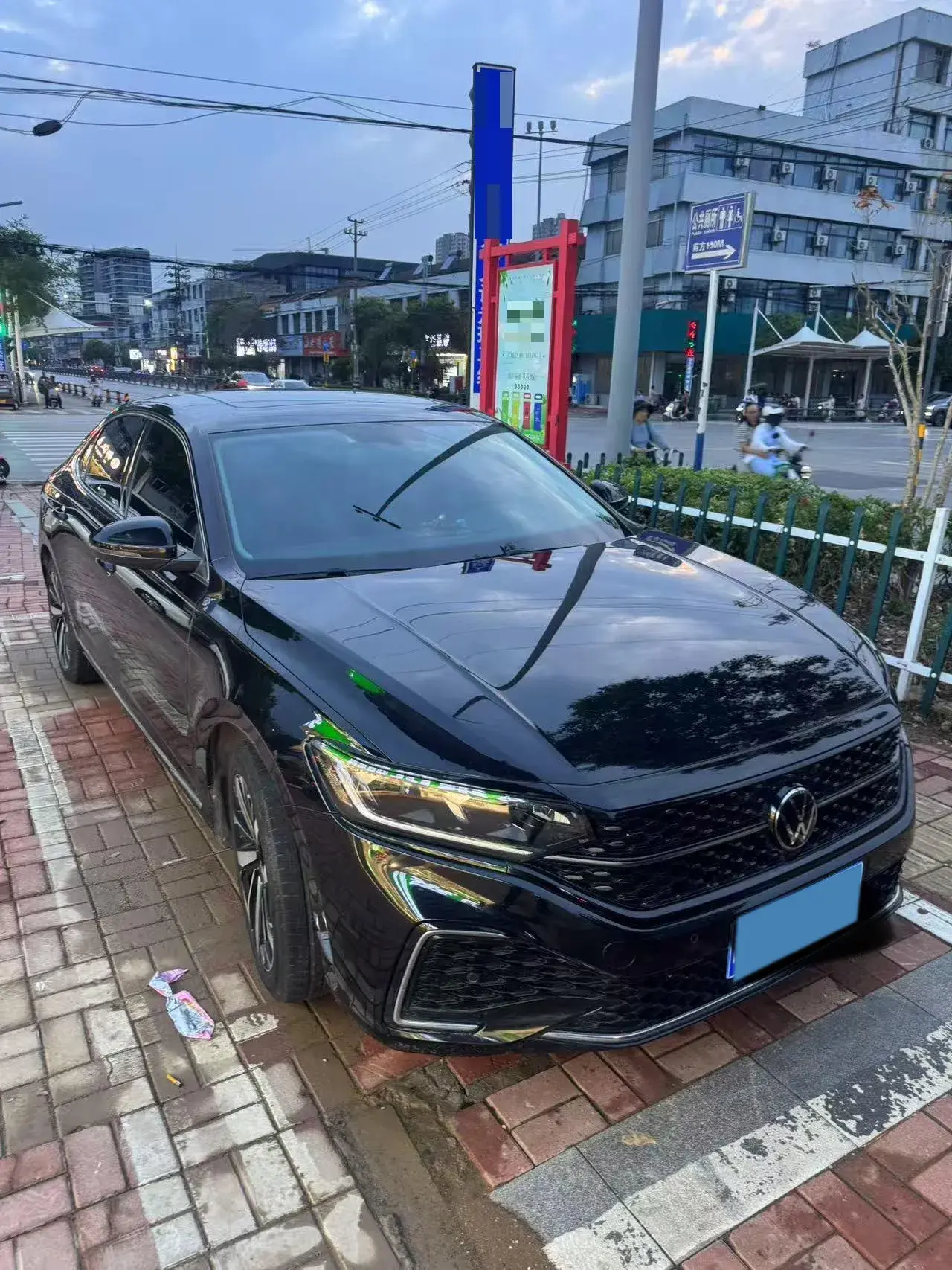 2022 VOLKSWAGEN PASSAT thumbnail 2