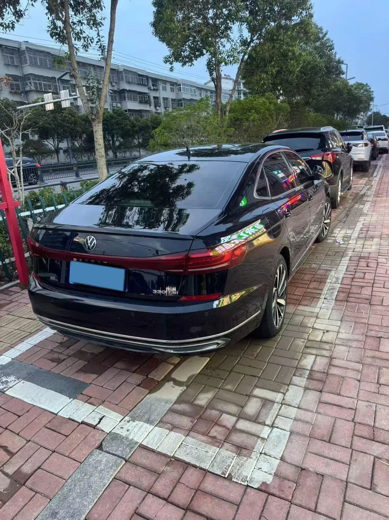 2022 VOLKSWAGEN PASSAT thumbnail 3