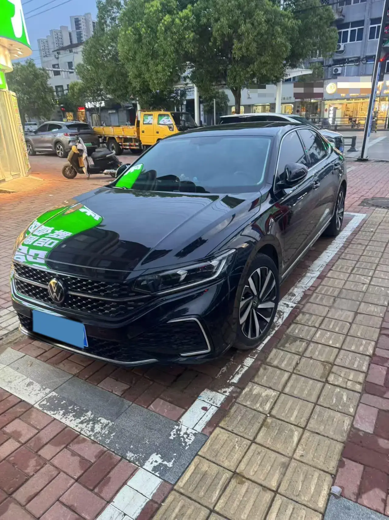 2022 VOLKSWAGEN PASSAT view 1