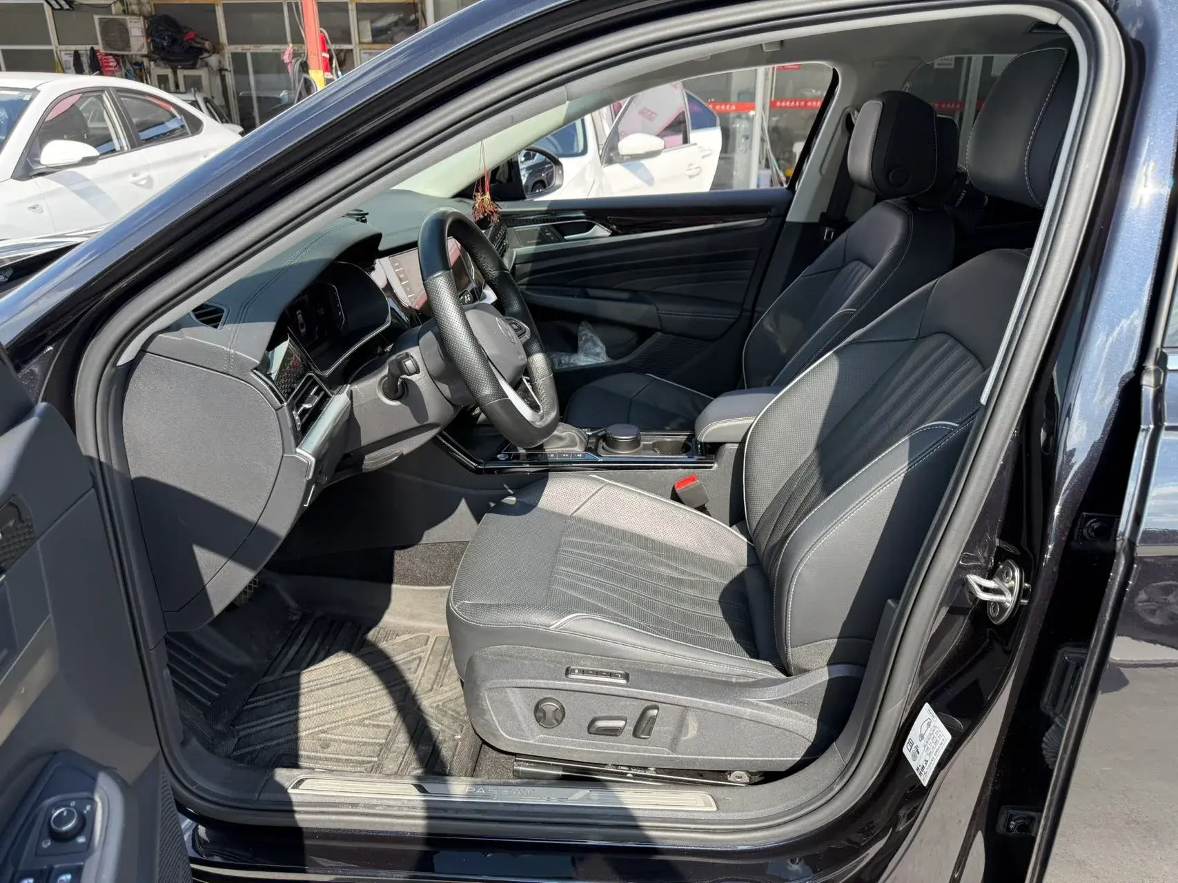 2022 VOLKSWAGEN PASSAT thumbnail 4