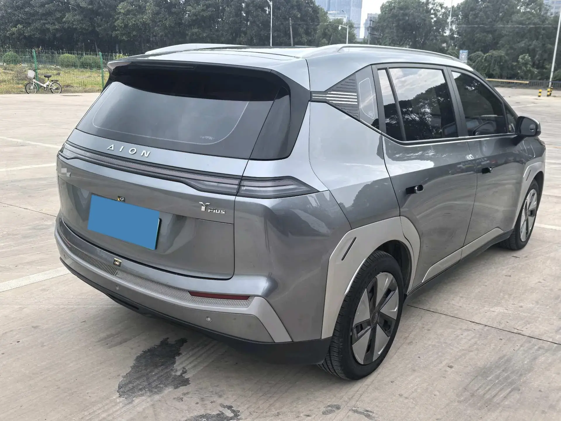 2023 AION Y thumbnail 3