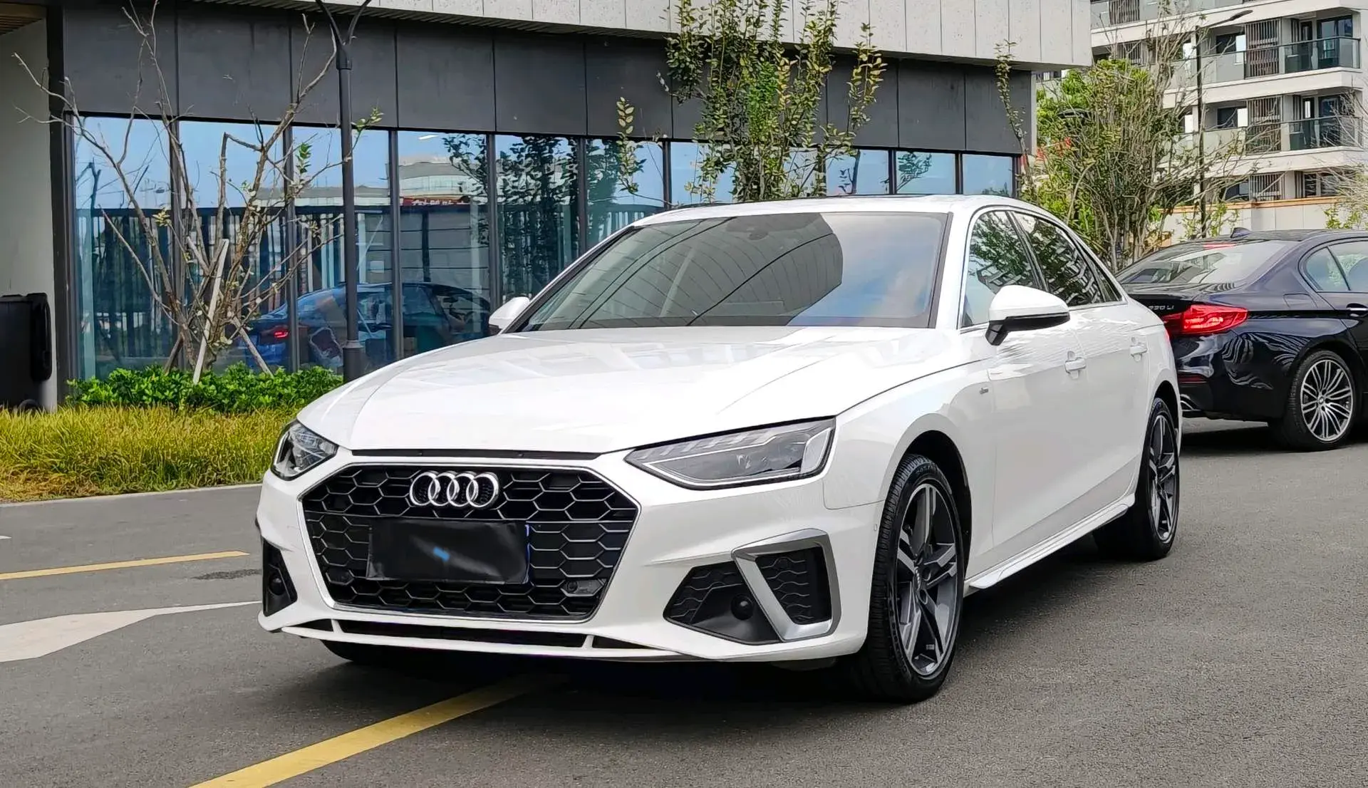 2020 AUDI A4L view 1