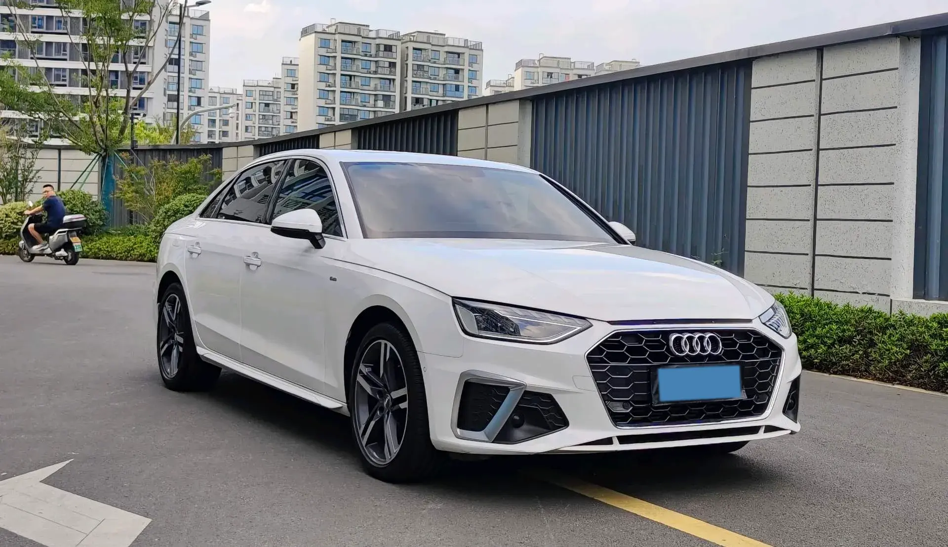 2020 AUDI A4L thumbnail 3