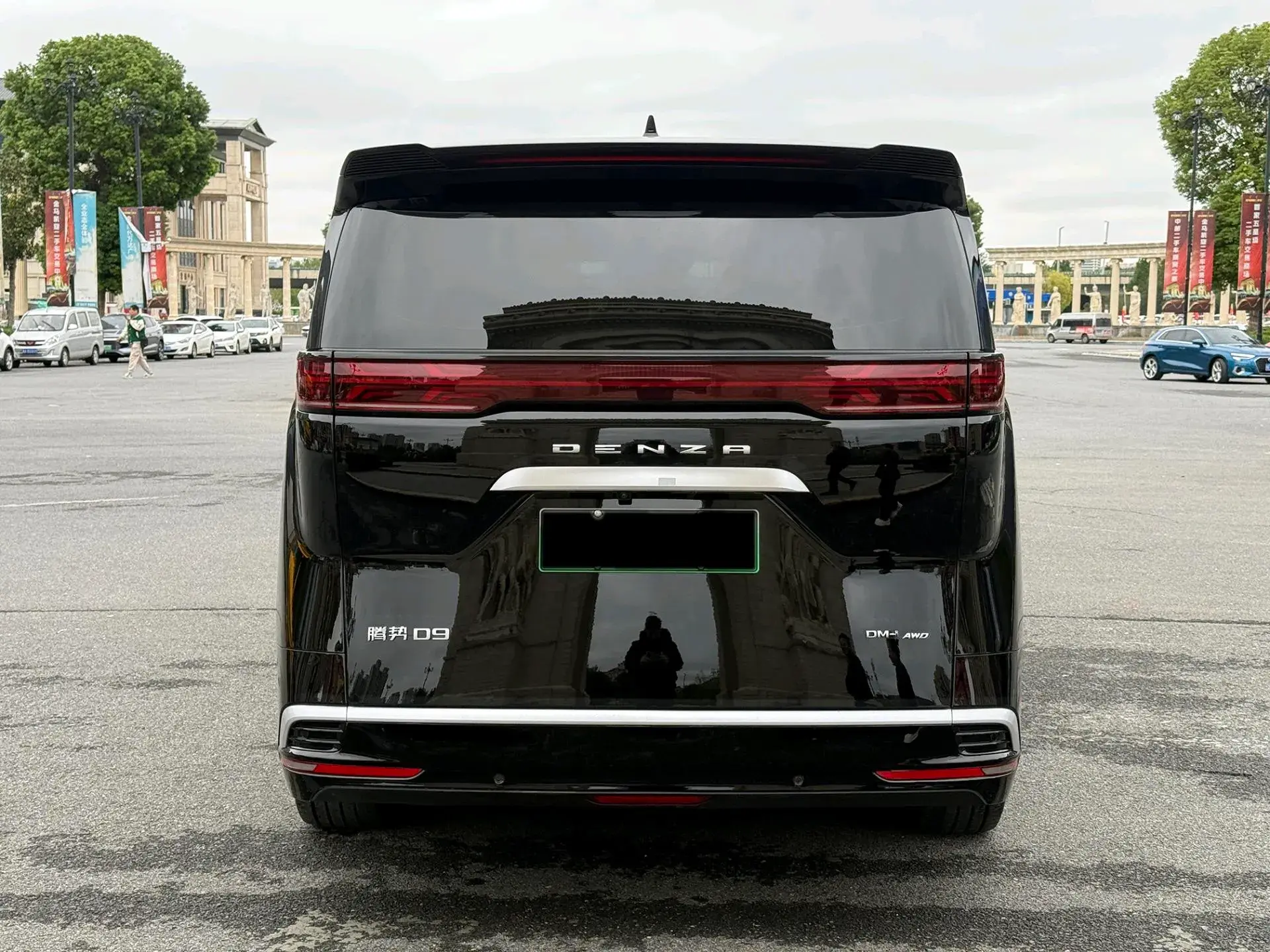 2024 DENZA D9 thumbnail 4
