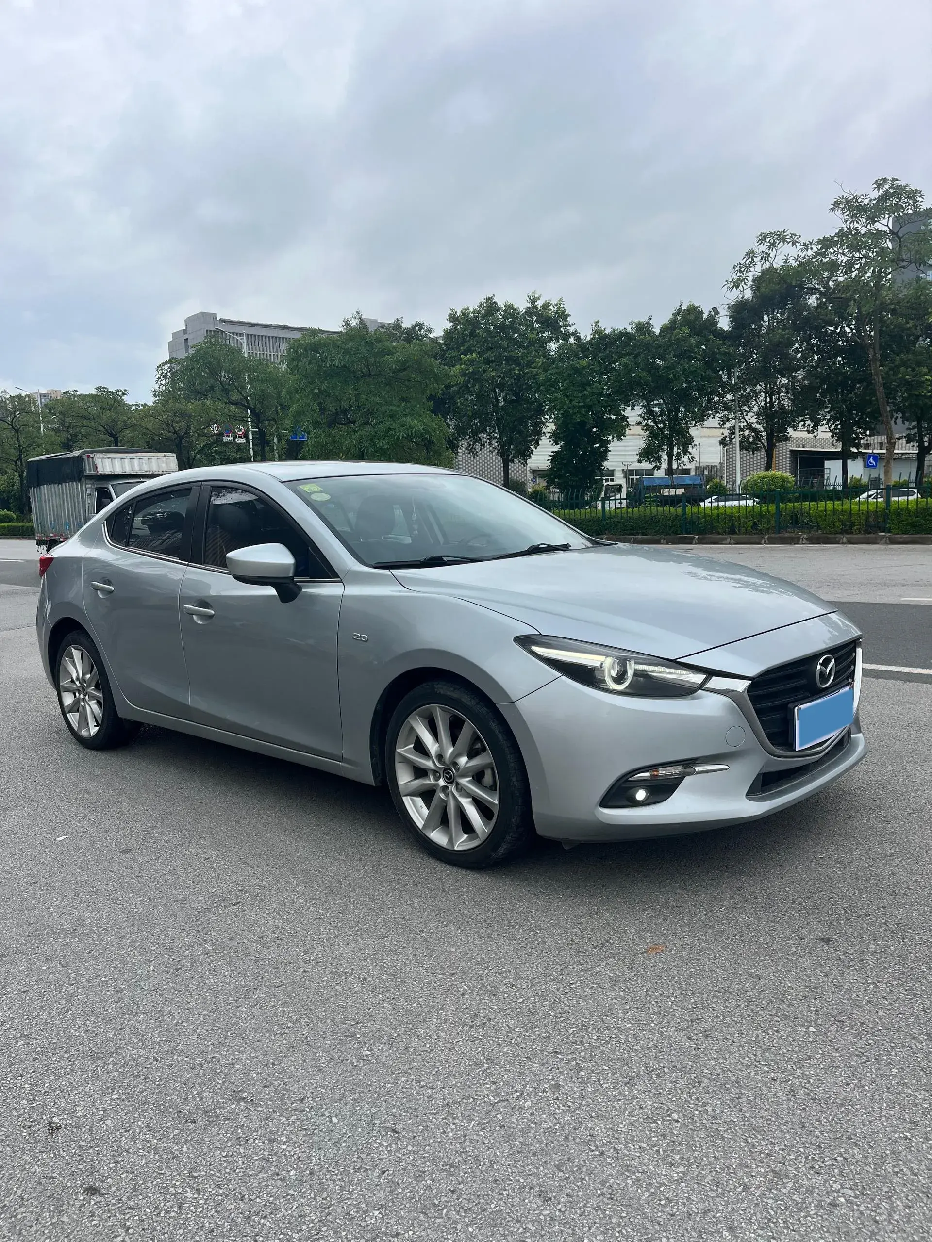 2017 MAZDA 3 thumbnail 3