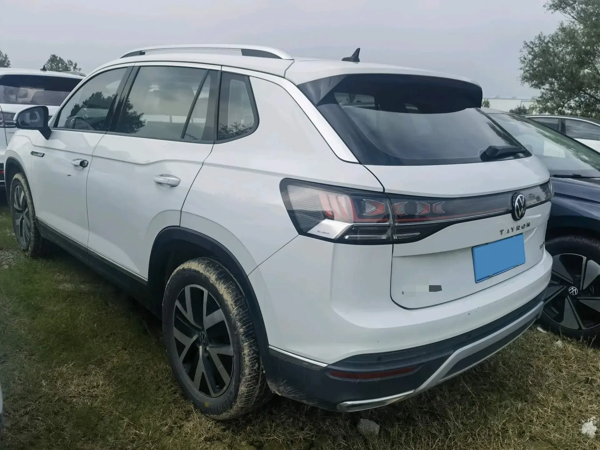 2023 VOLKSWAGEN TAYRON thumbnail 4