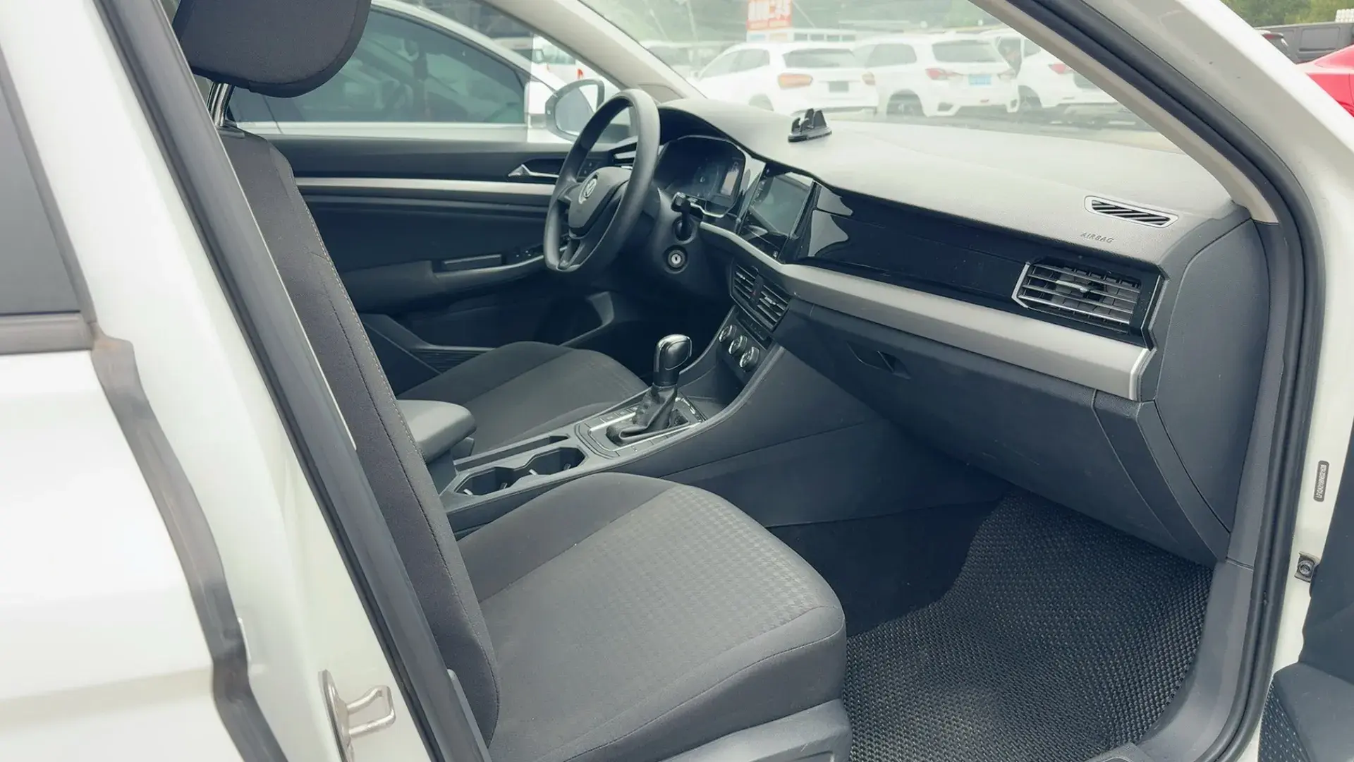 2021 VOLKSWAGEN BORA thumbnail 4