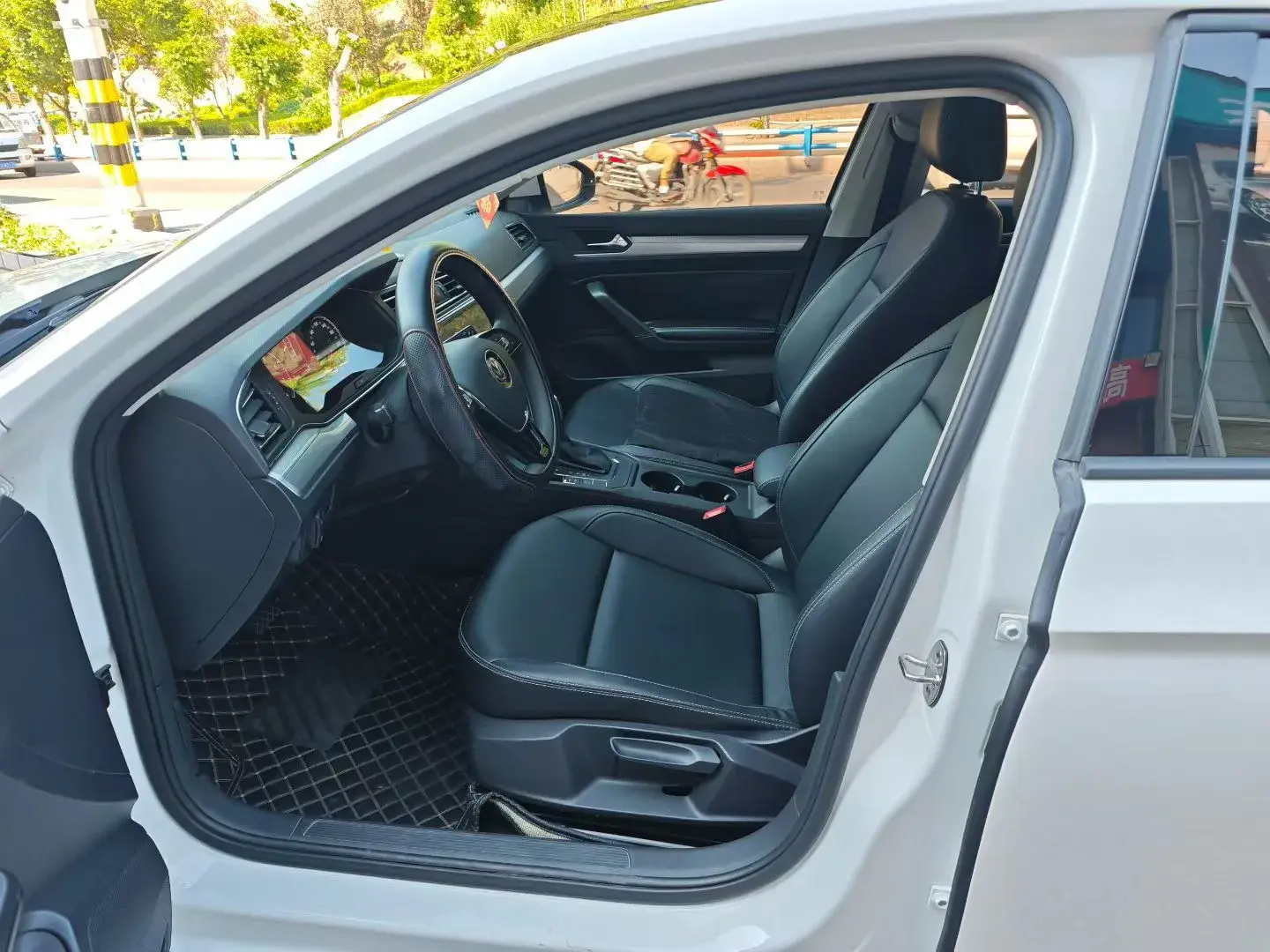 2019 VOLKSWAGEN LAMANDO thumbnail 4