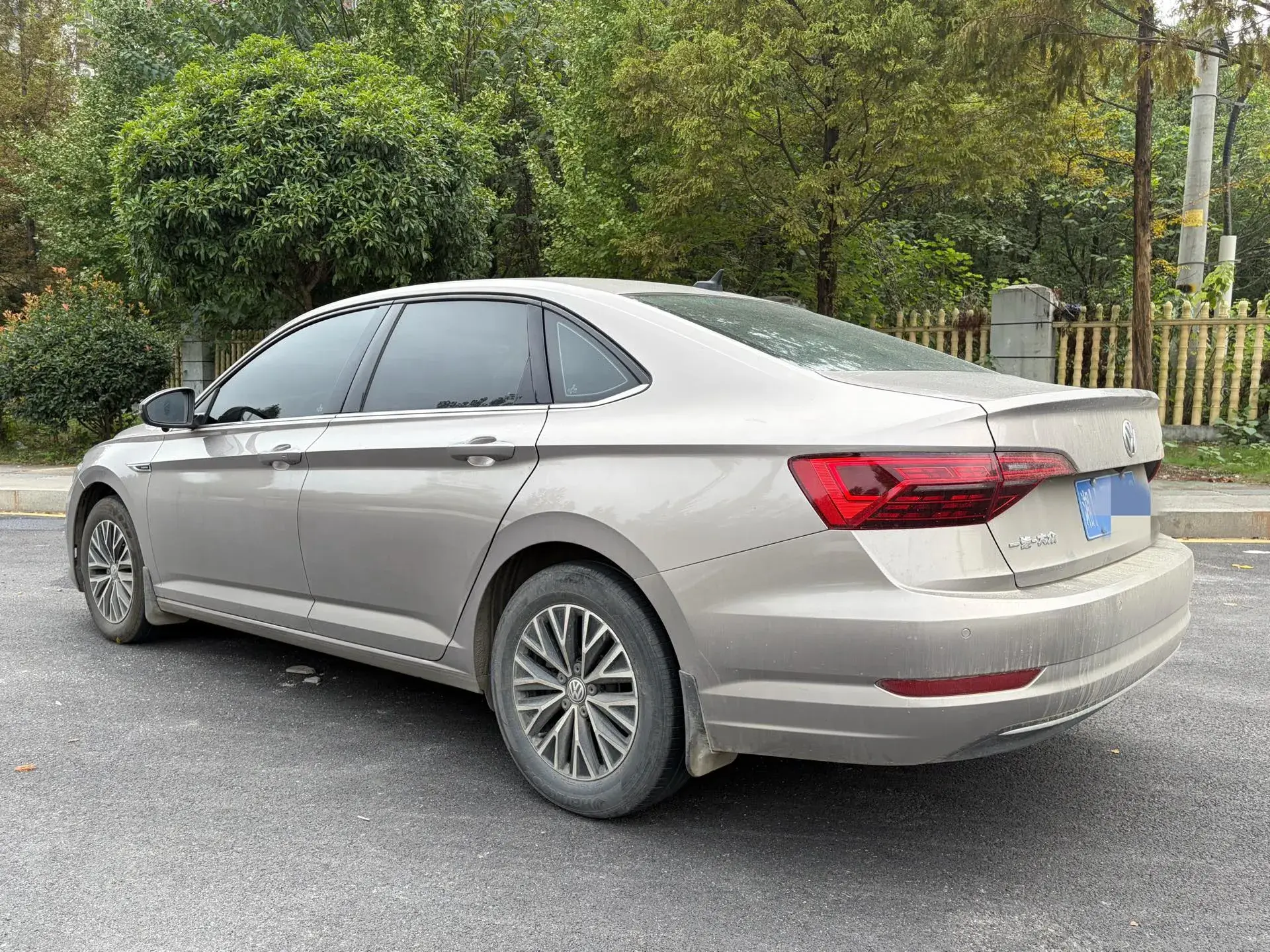 2021 VOLKSWAGEN SAGITAR thumbnail 4