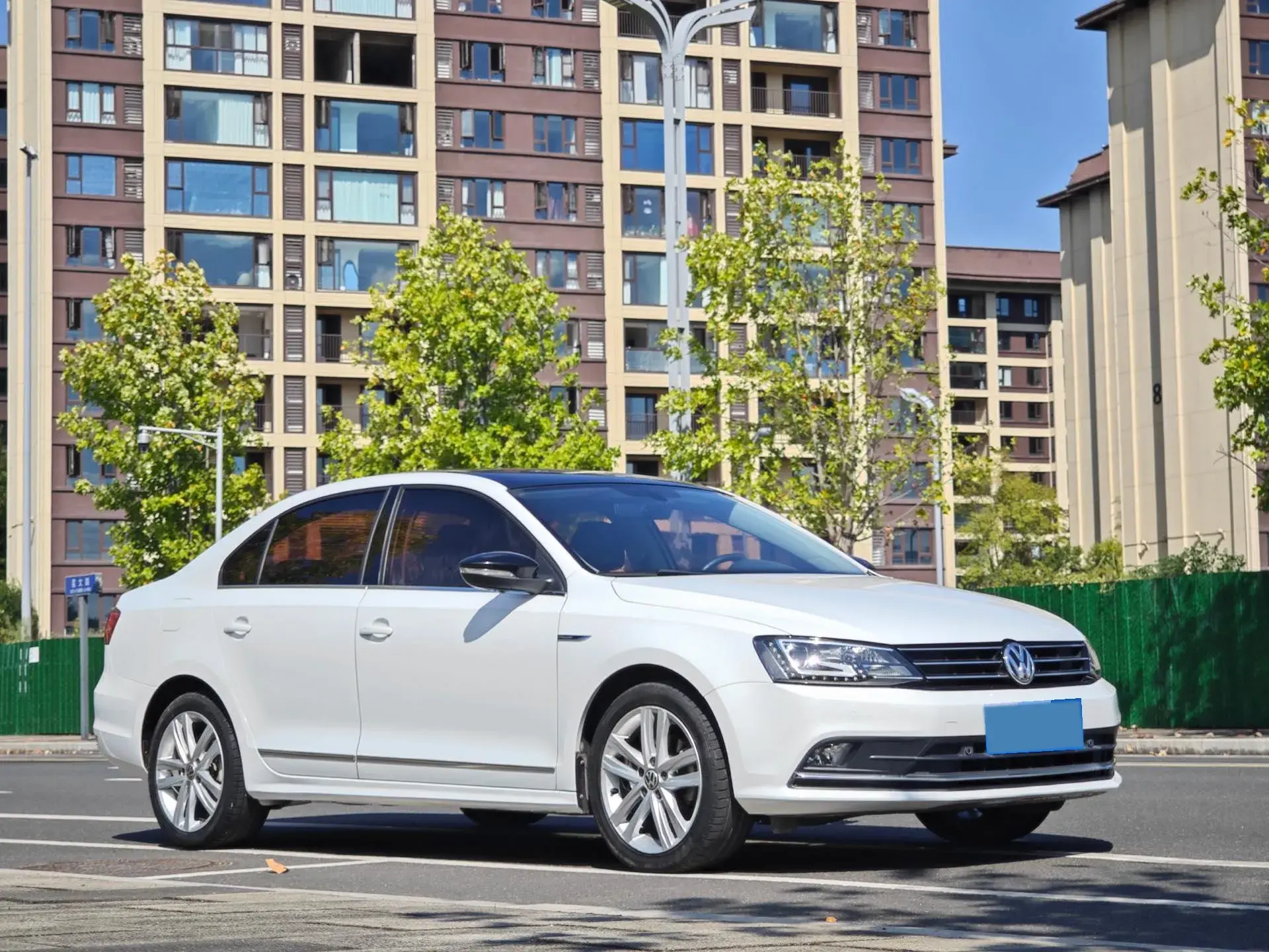 2018 VOLKSWAGEN SAGITAR thumbnail 3