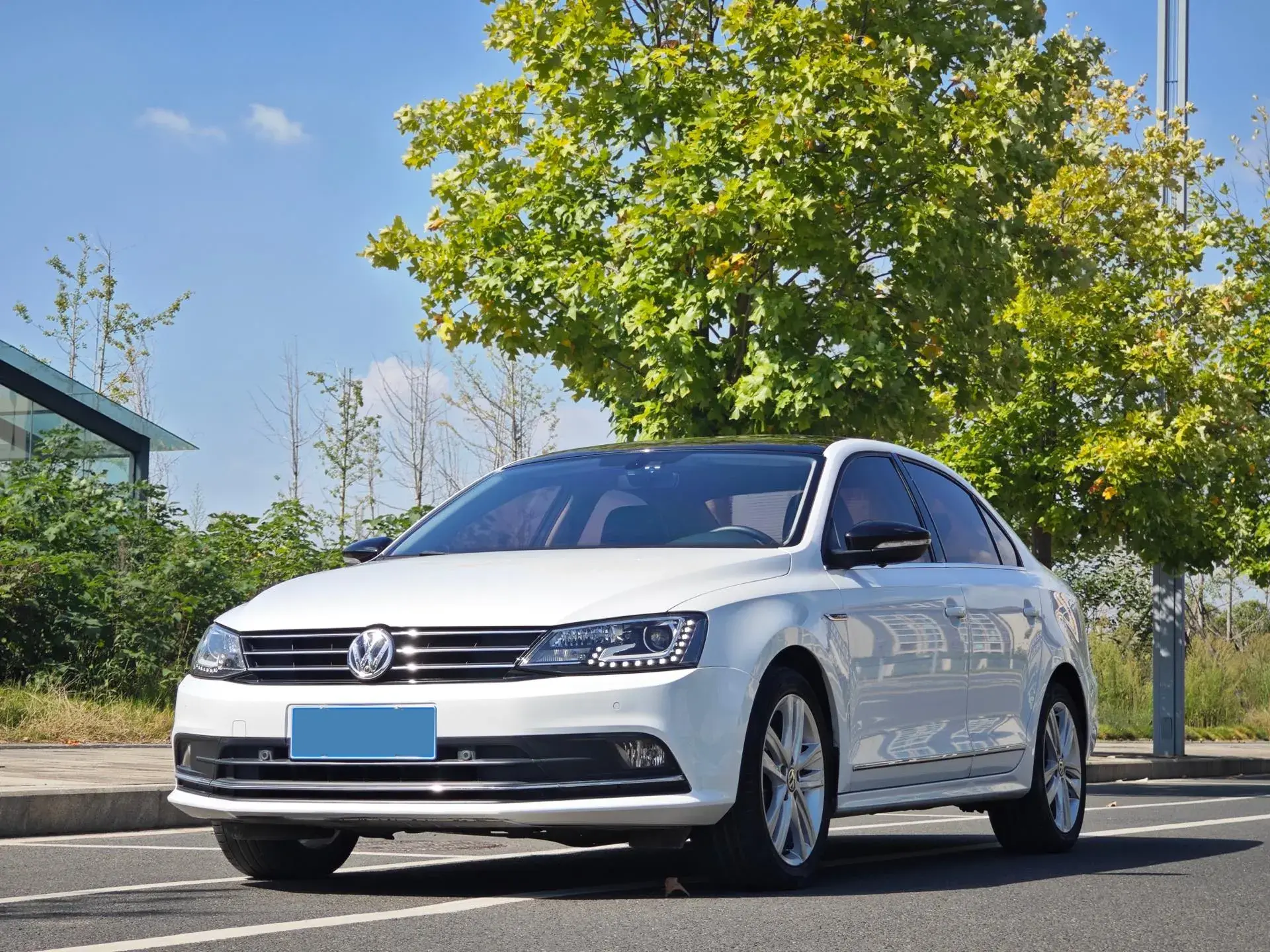 2018 VOLKSWAGEN SAGITAR view 1